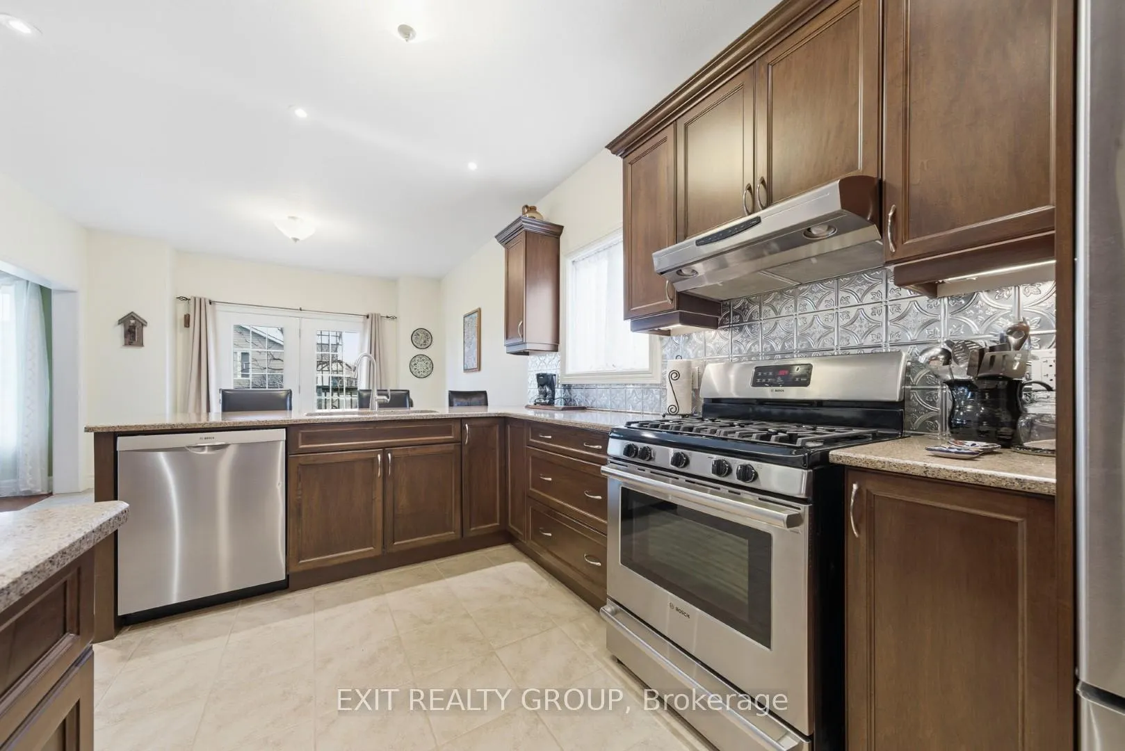 Photo 23 of 68 Maplehurst Crescent, Prince Edward County, Wellington Ward — HOMEH
