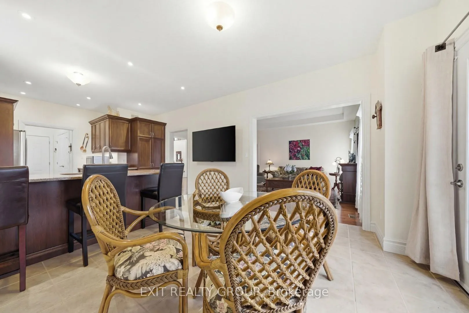 Photo 26 of 68 Maplehurst Crescent, Prince Edward County, Wellington Ward — HOMEH
