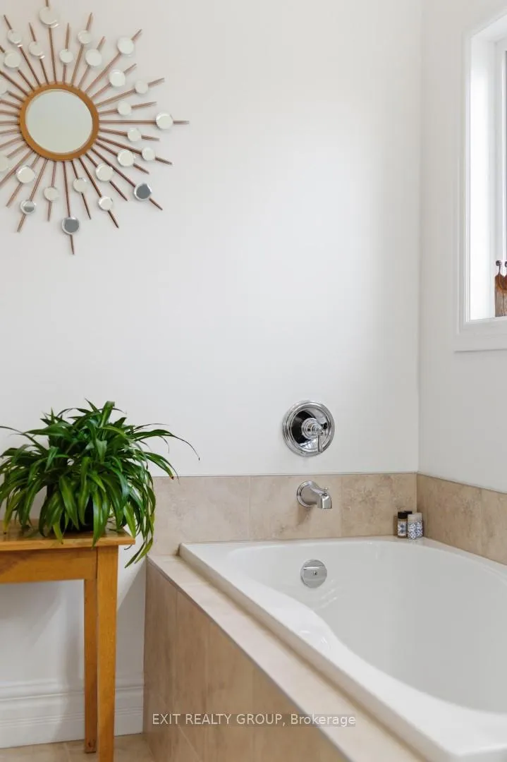 Photo 32 of 68 Maplehurst Crescent, Prince Edward County, Wellington Ward — HOMEH