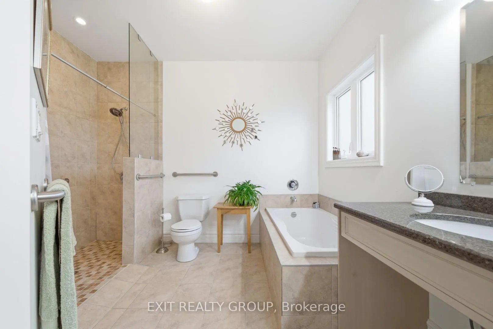 Photo 33 of 68 Maplehurst Crescent, Prince Edward County, Wellington Ward — HOMEH