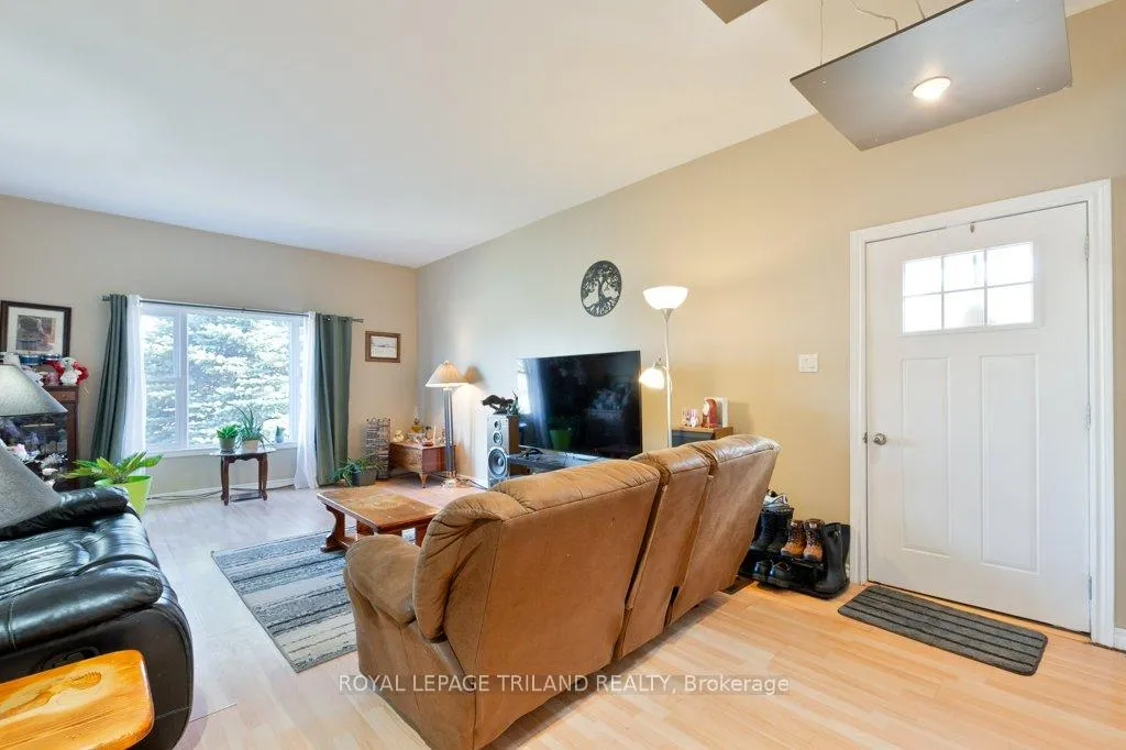 Photo 4 of 94 Steele Street, St. Thomas — HOMEH