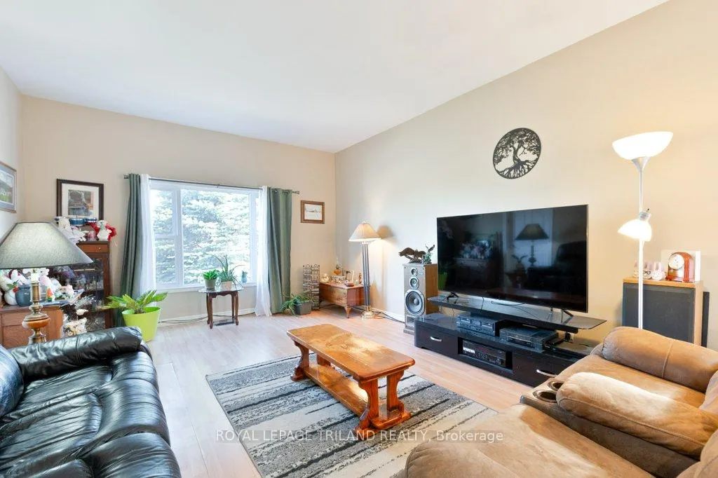 Photo 5 of 94 Steele Street, St. Thomas — HOMEH