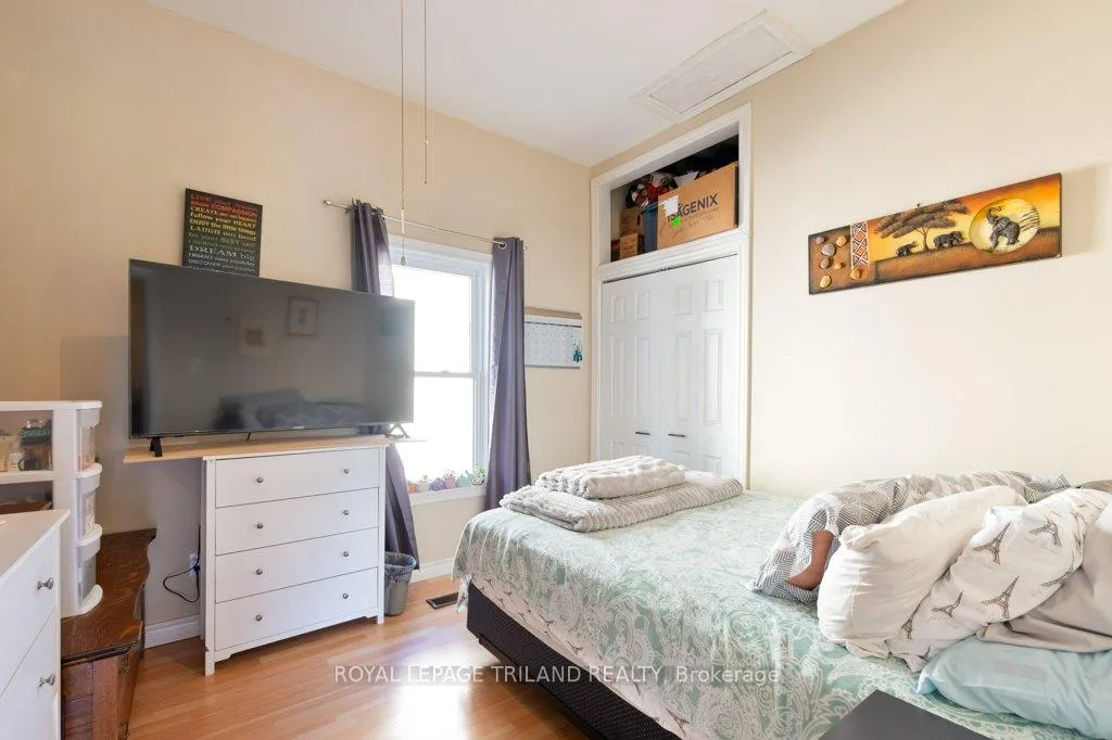 Photo 8 of 94 Steele Street, St. Thomas — HOMEH