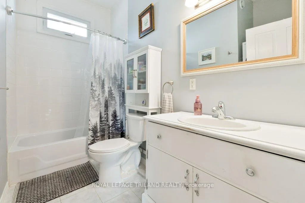 Photo 10 of 94 Steele Street, St. Thomas — HOMEH