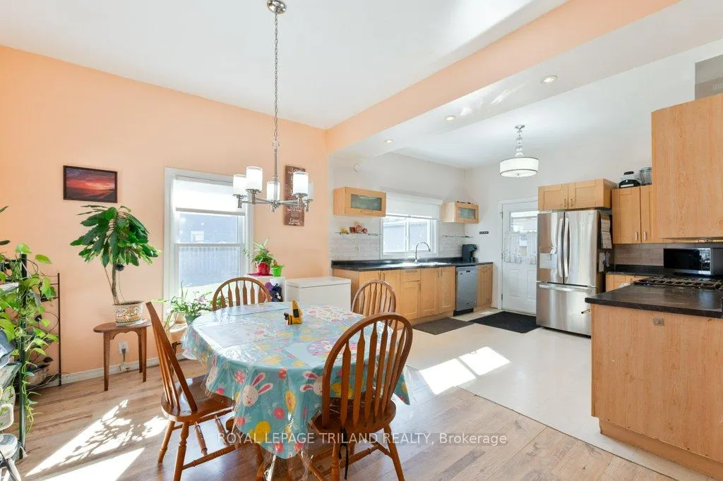 Photo 13 of 94 Steele Street, St. Thomas — HOMEH