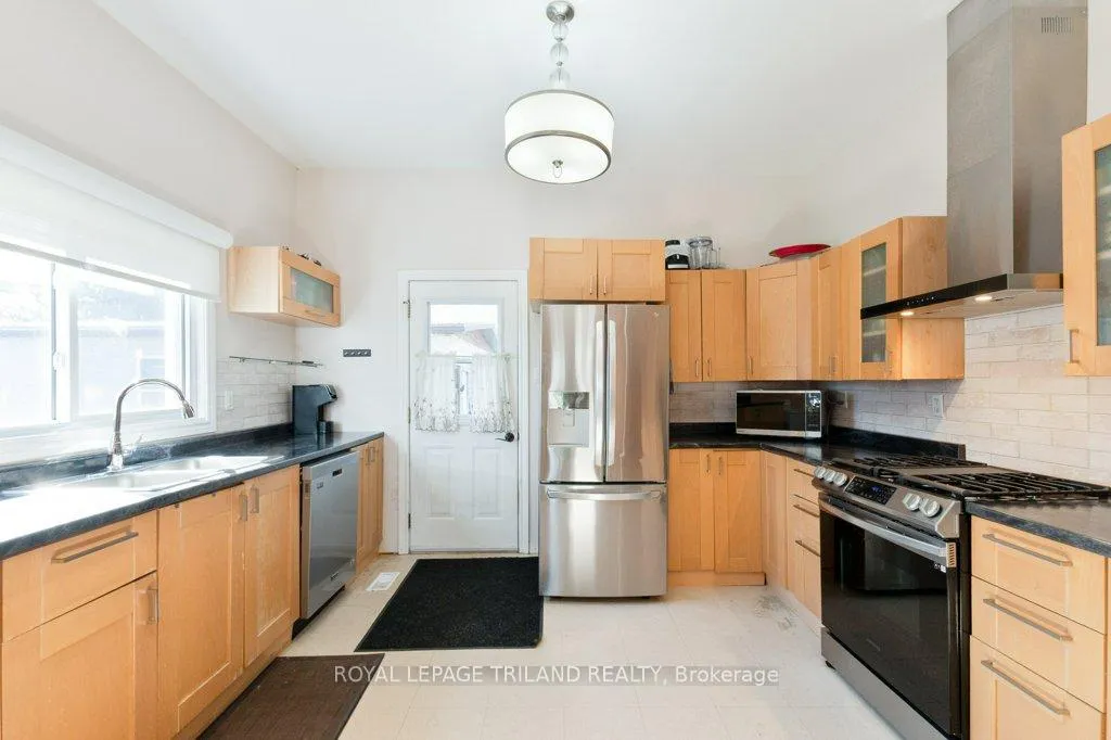 Photo 16 of 94 Steele Street, St. Thomas — HOMEH
