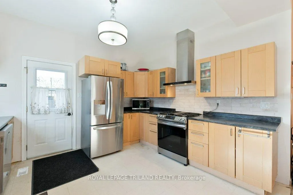 Photo 17 of 94 Steele Street, St. Thomas — HOMEH