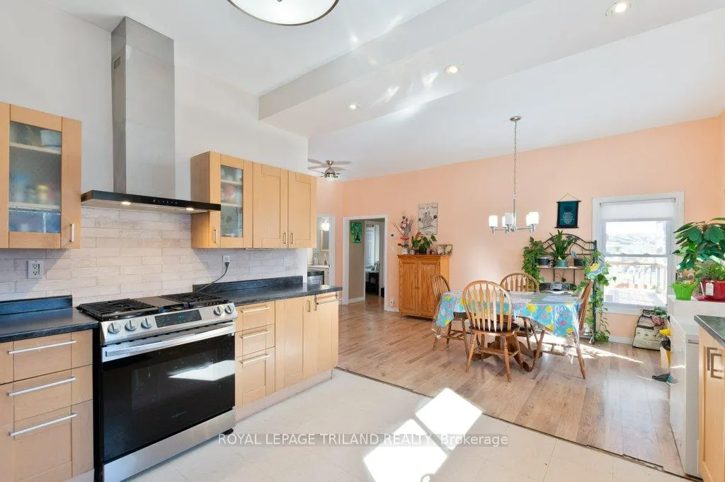 Photo 18 of 94 Steele Street, St. Thomas — HOMEH
