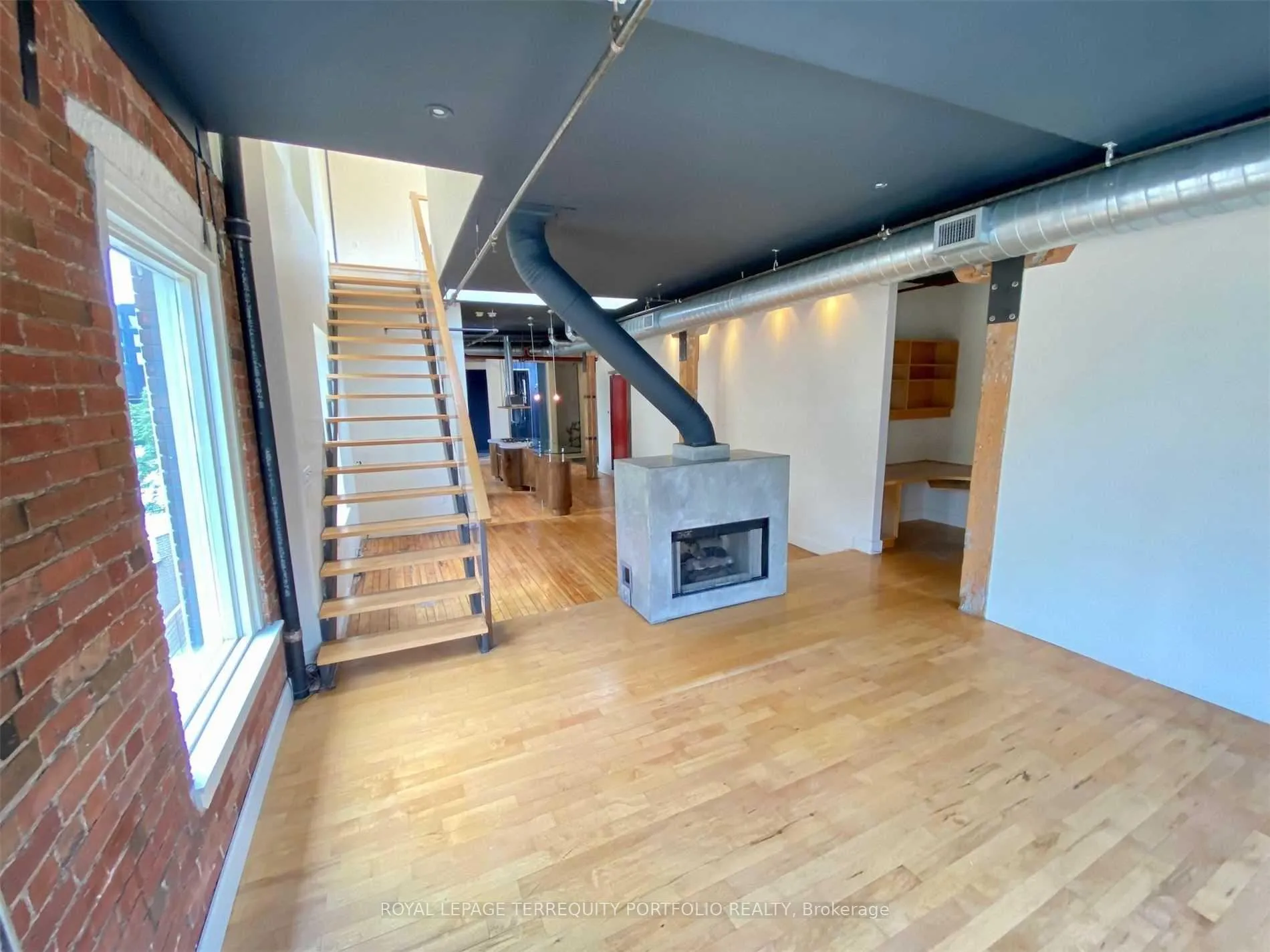 Photo 4 of Unit 9, 535 Queen Street E, Toronto, Moss Park — HOMEH