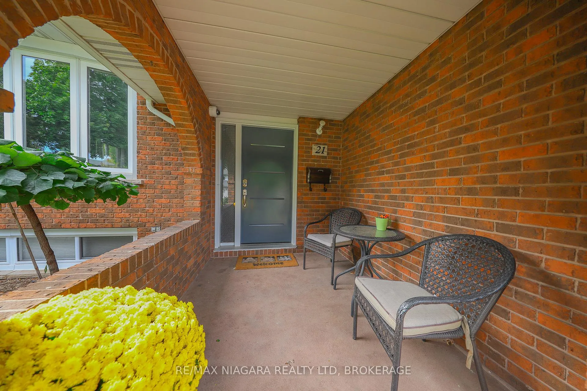 Photo 2 of 21 Jessica Drive, St. Catharines, Vine/Linwell — HOMEH