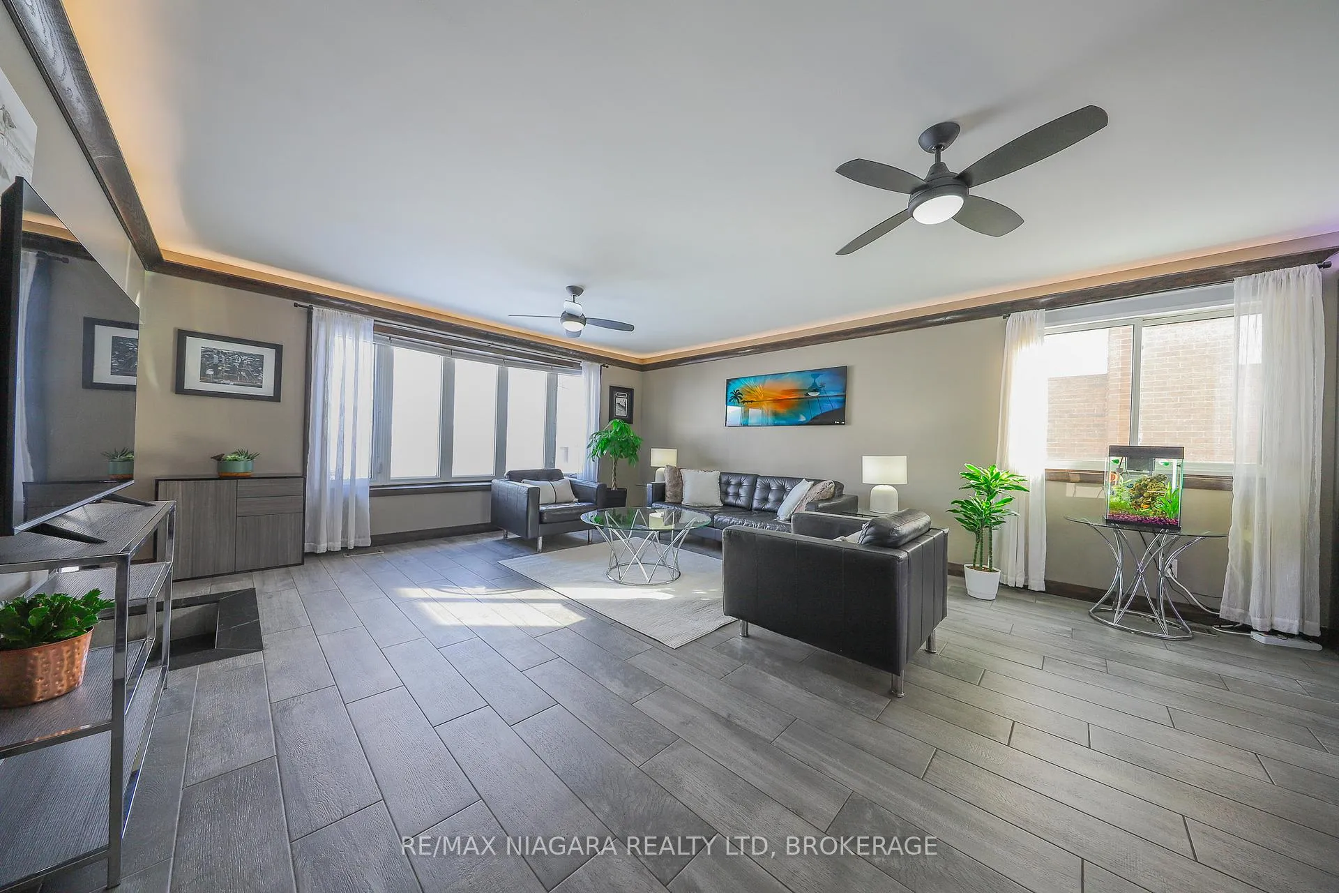 Photo 3 of 21 Jessica Drive, St. Catharines, Vine/Linwell — HOMEH