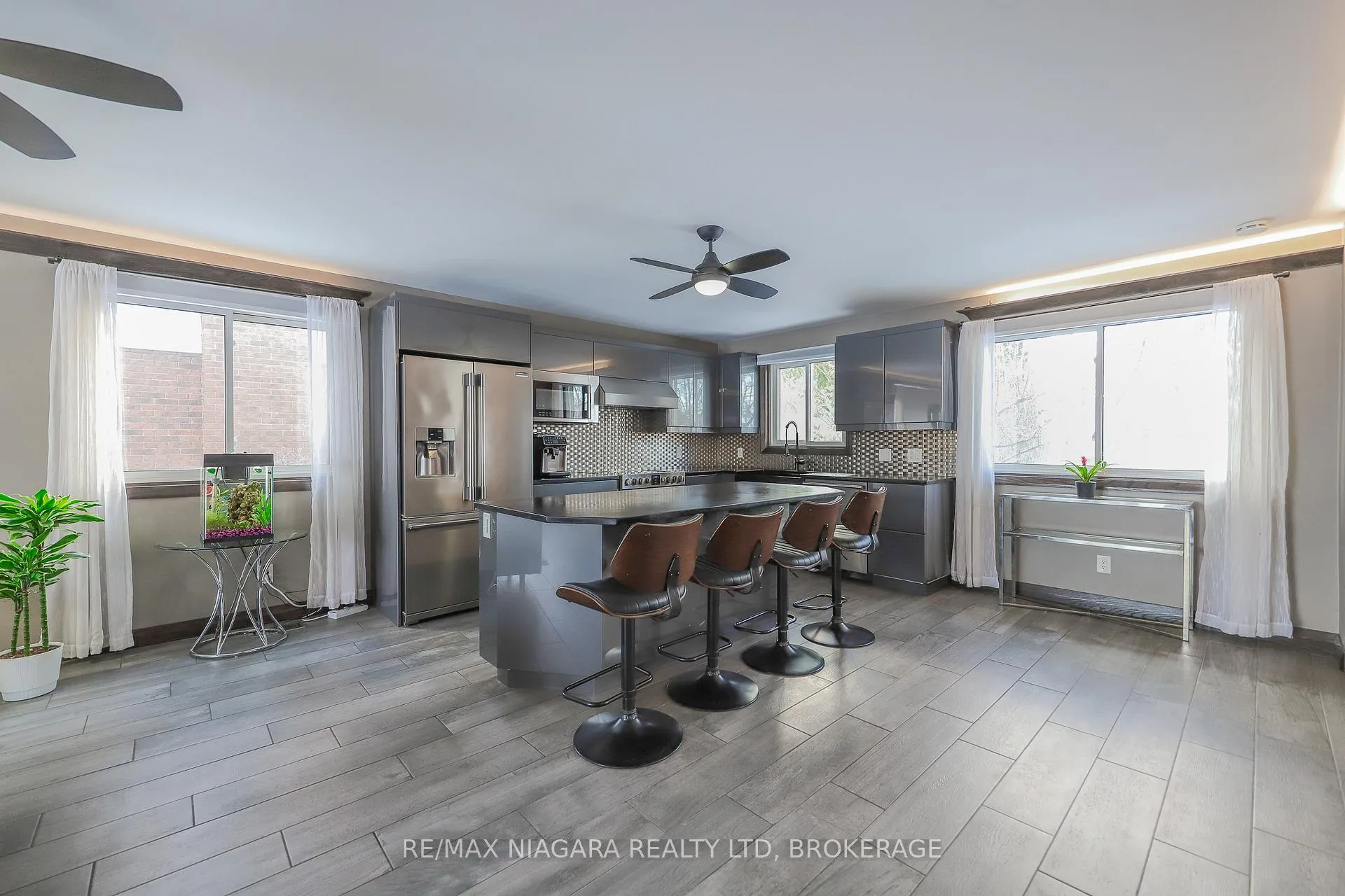 Photo 11 of 21 Jessica Drive, St. Catharines, Vine/Linwell — HOMEH