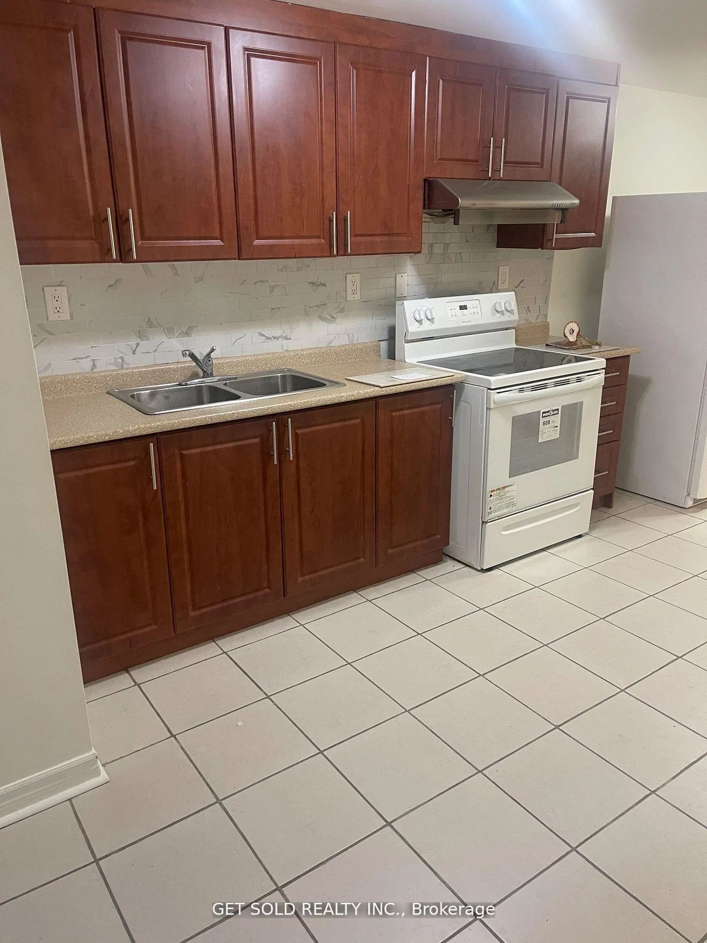 Photo 4 of Unit Basement, 48 Bankview Circle, Etobicoke, West Humber-Clairville — HOMEH