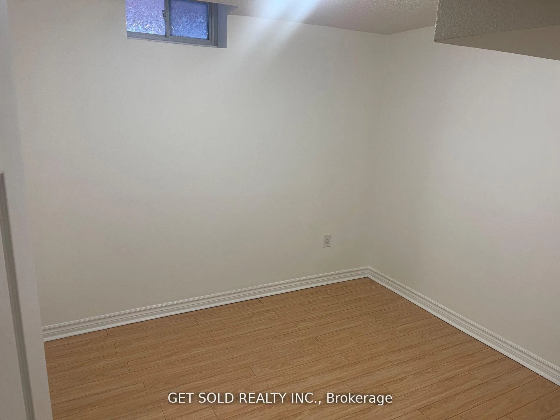 Photo 9 of Unit Basement, 48 Bankview Circle, Etobicoke, West Humber-Clairville — HOMEH