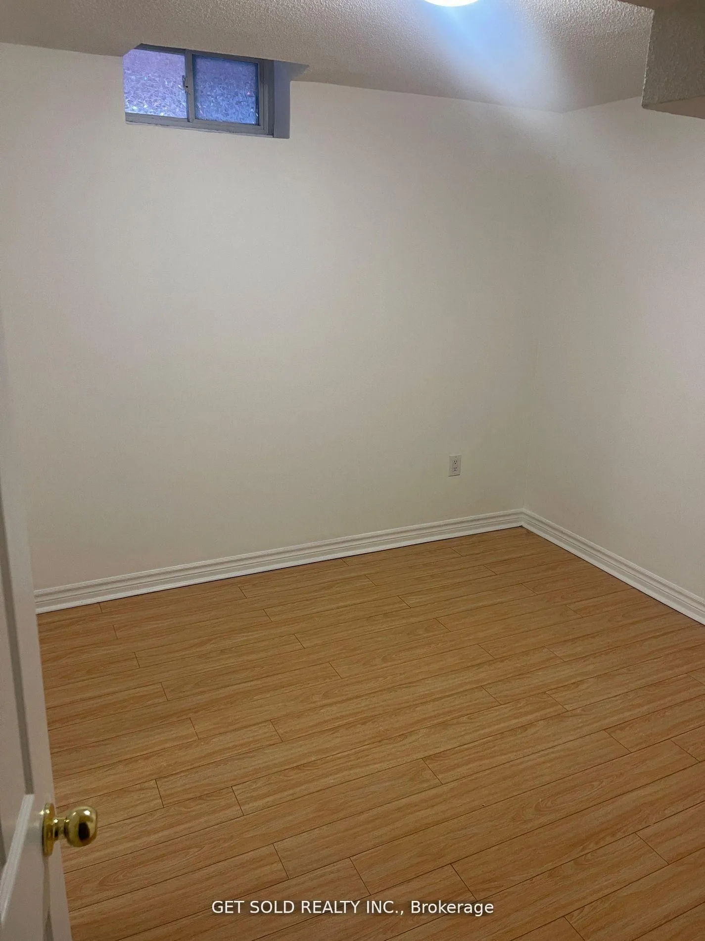 Photo 10 of Unit Basement, 48 Bankview Circle, Etobicoke, West Humber-Clairville — HOMEH