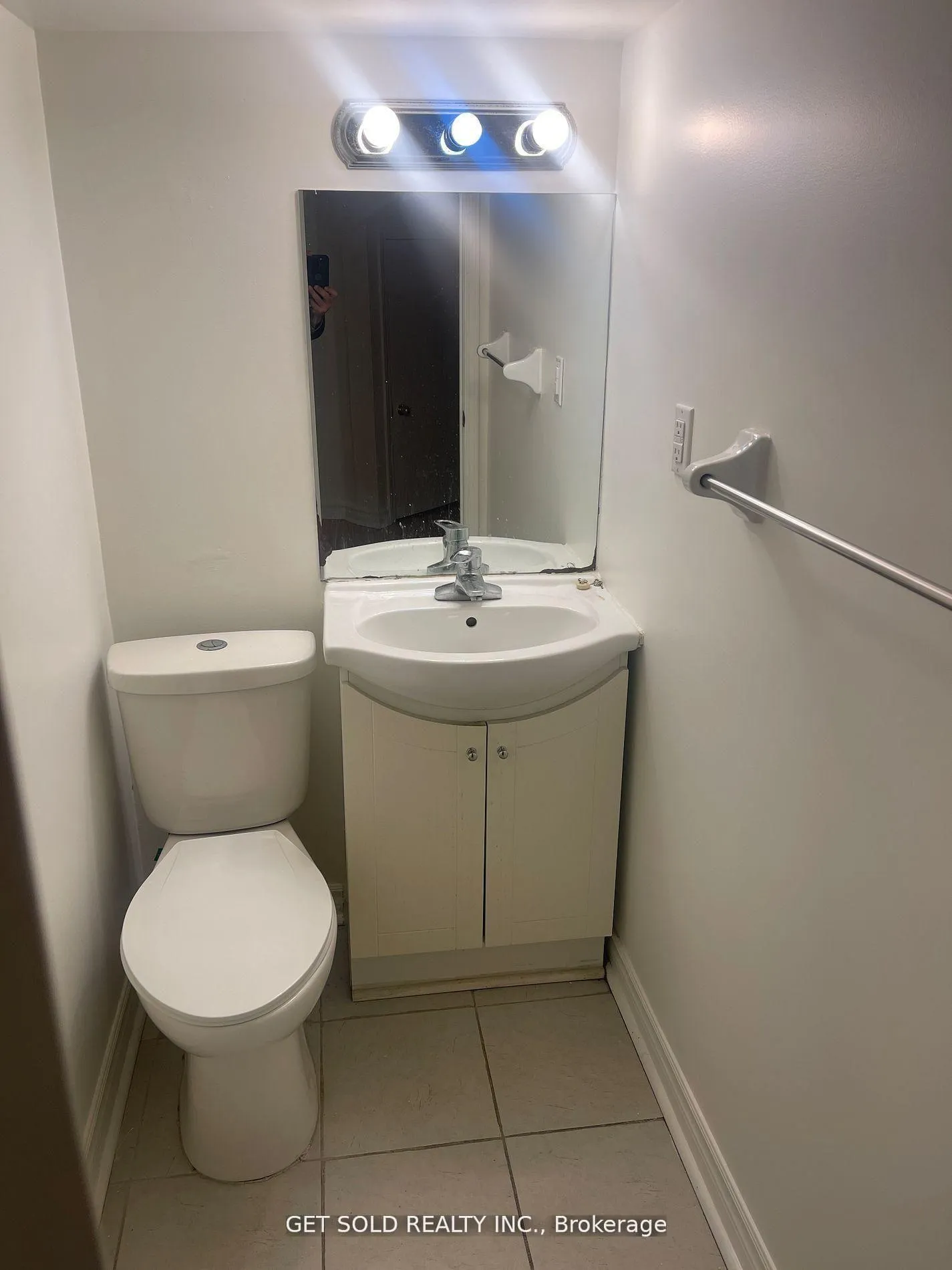 Photo 11 of Unit Basement, 48 Bankview Circle, Etobicoke, West Humber-Clairville — HOMEH