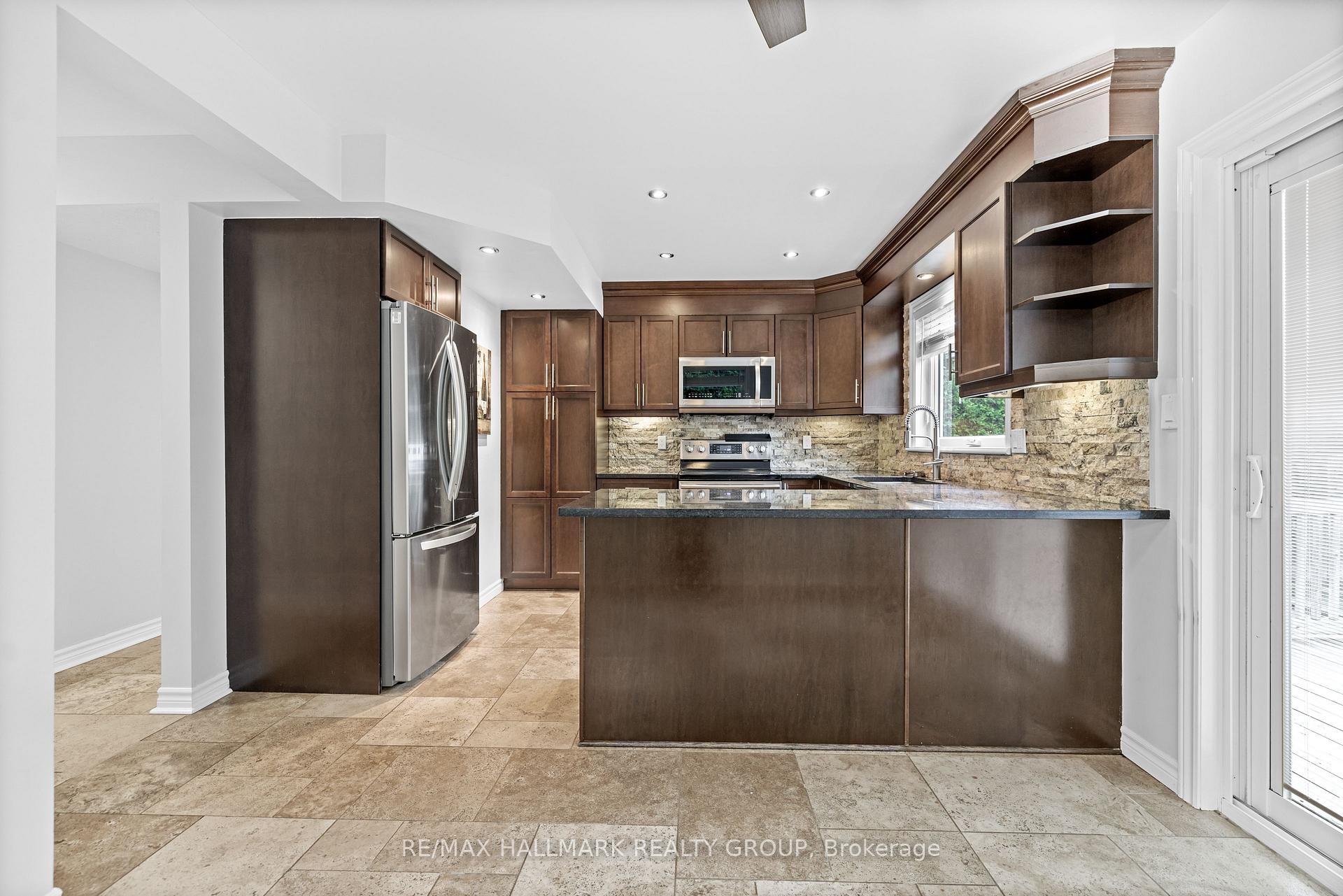 Photo 6 of 124 Sai Crescent, Ottawa, Hunt Club Park — HOMEH