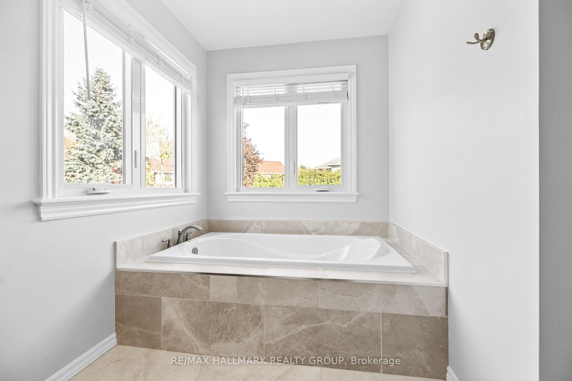 Photo 19 of 124 Sai Crescent, Ottawa, Hunt Club Park — HOMEH