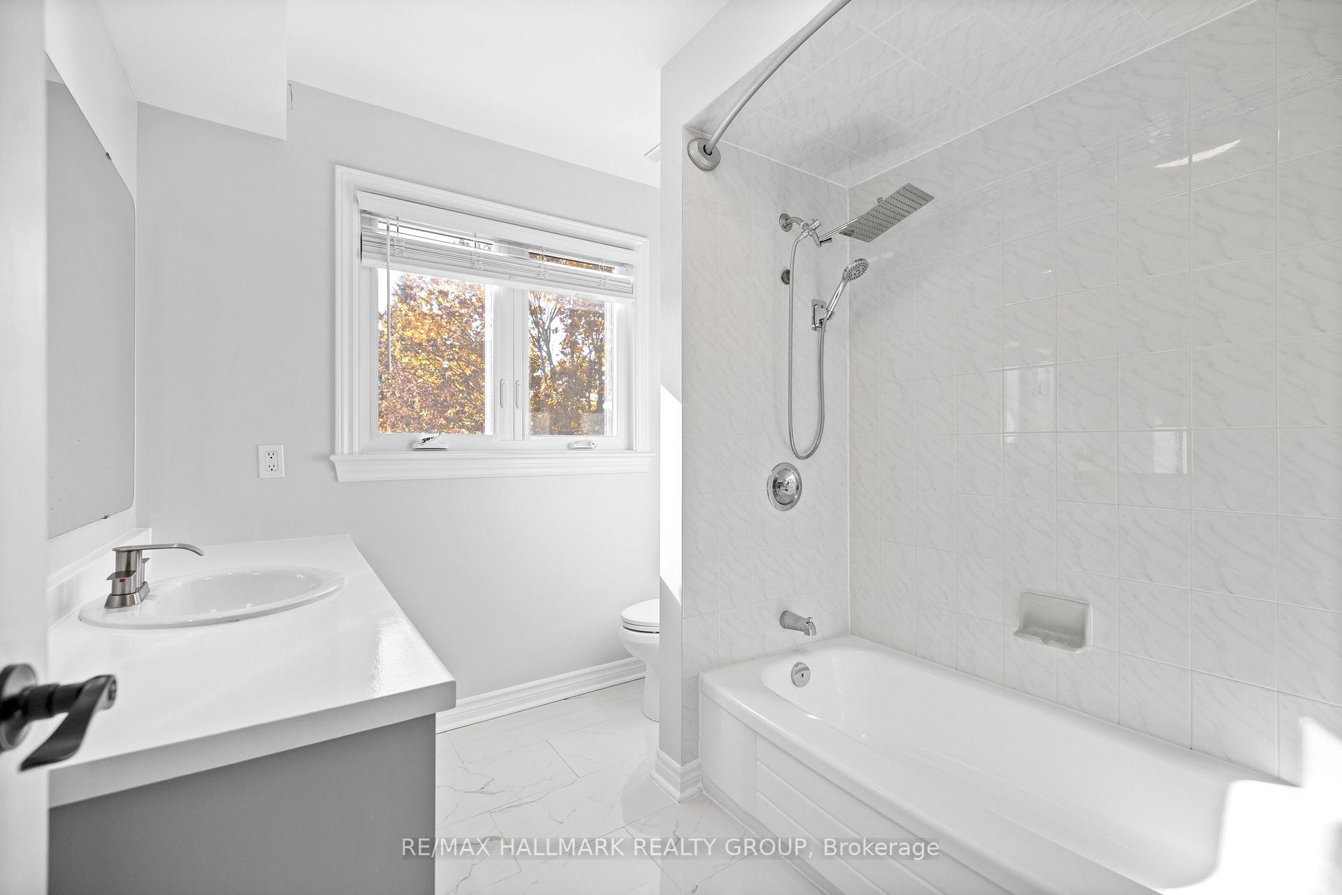 Photo 21 of 124 Sai Crescent, Ottawa, Hunt Club Park — HOMEH