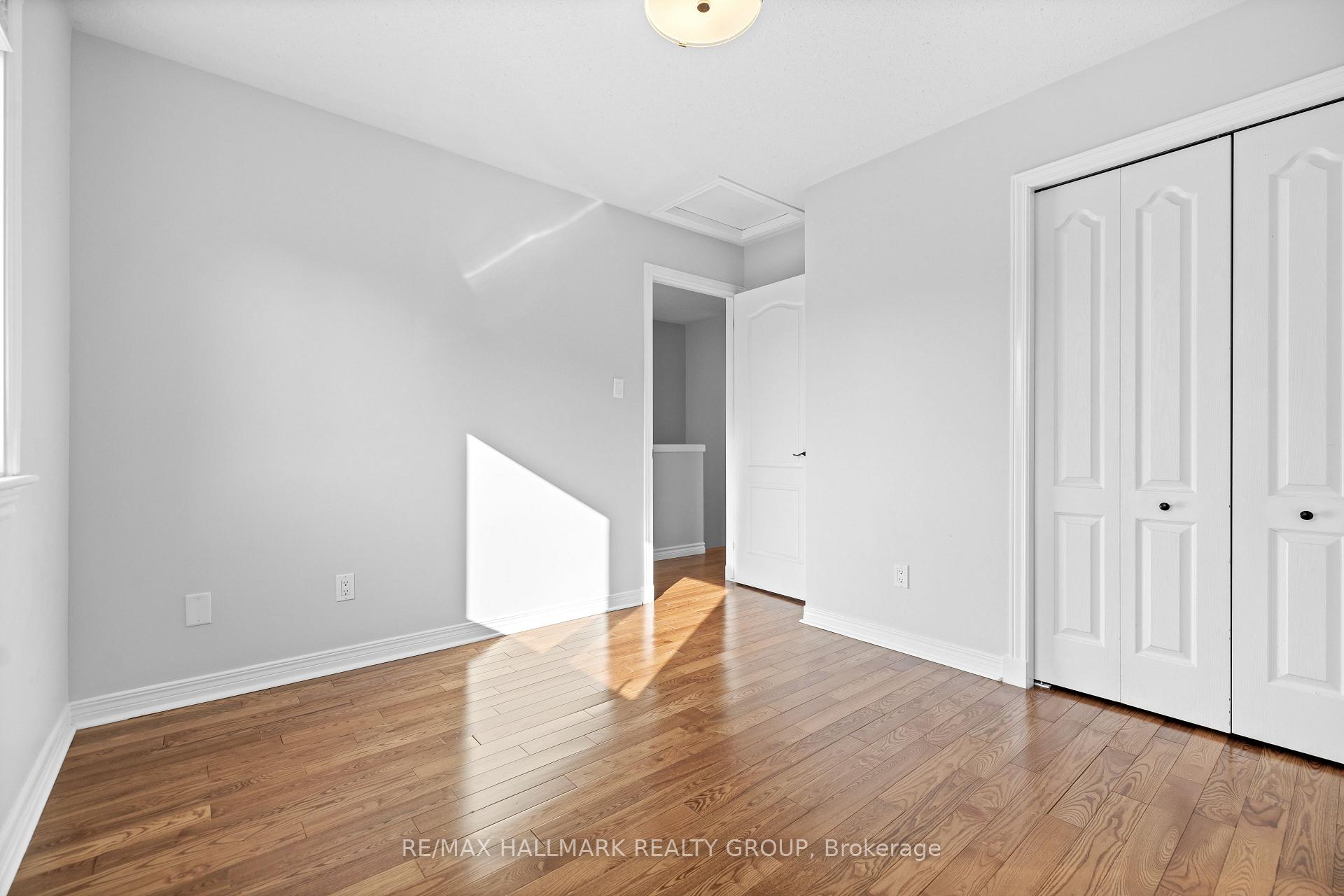 Photo 23 of 124 Sai Crescent, Ottawa, Hunt Club Park — HOMEH