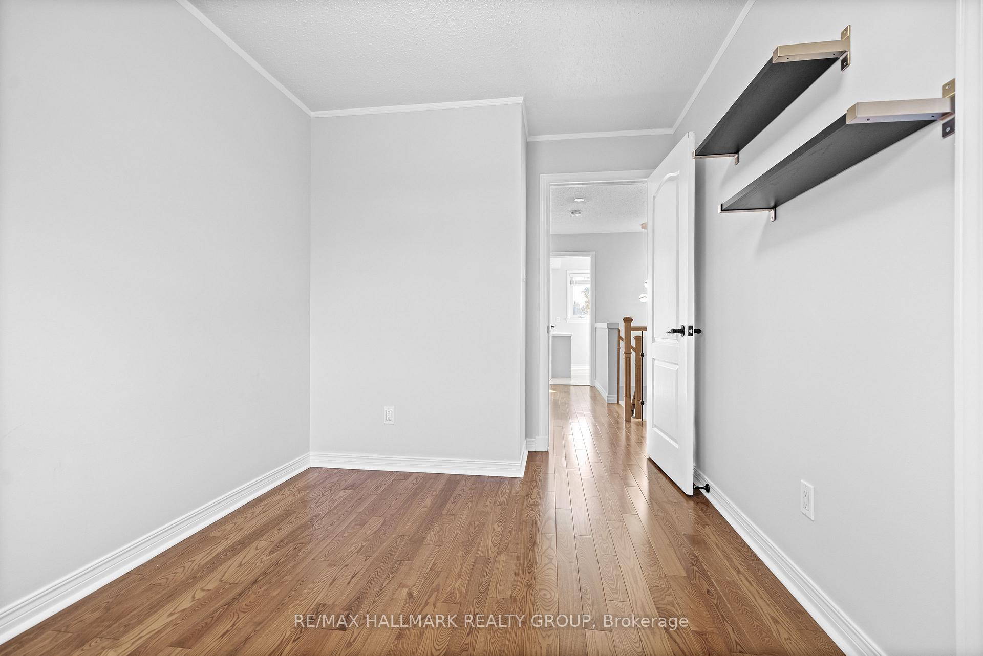 Photo 26 of 124 Sai Crescent, Ottawa, Hunt Club Park — HOMEH