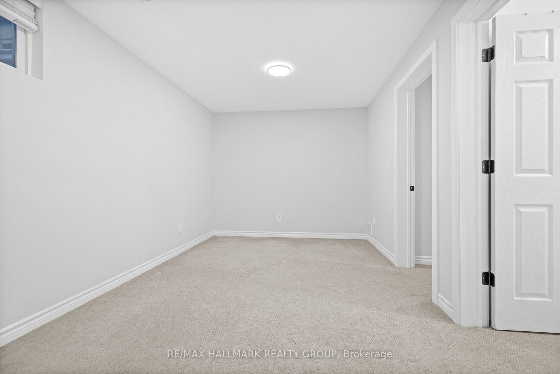 Photo 31 of 124 Sai Crescent, Ottawa, Hunt Club Park — HOMEH