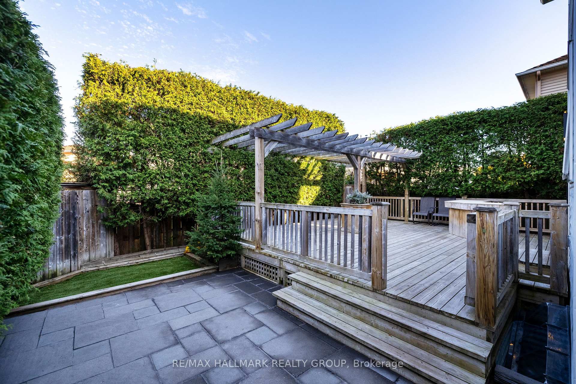Photo 35 of 124 Sai Crescent, Ottawa, Hunt Club Park — HOMEH