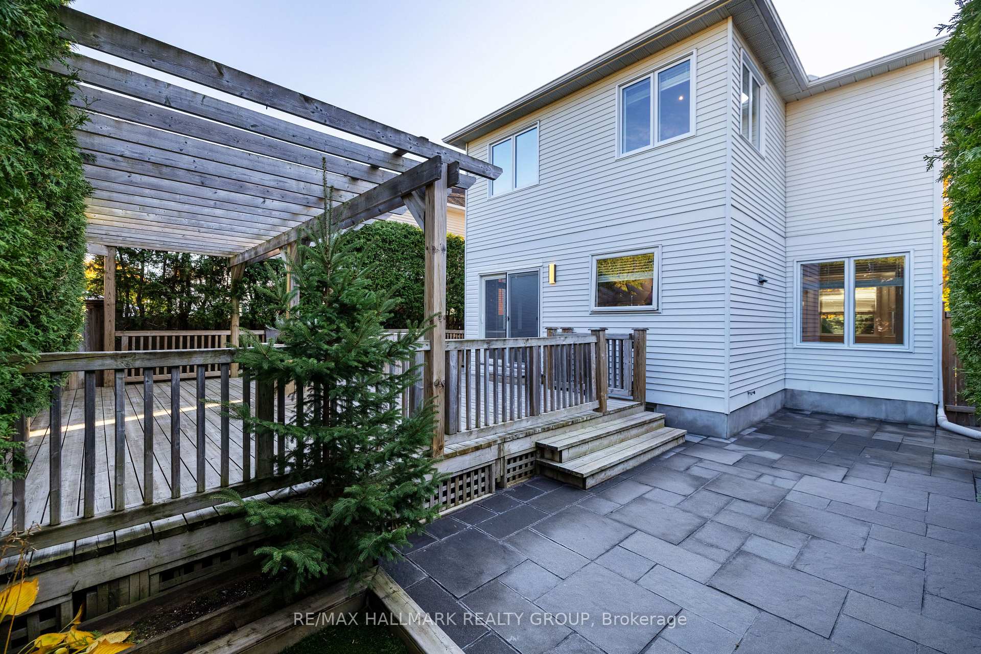 Photo 36 of 124 Sai Crescent, Ottawa, Hunt Club Park — HOMEH