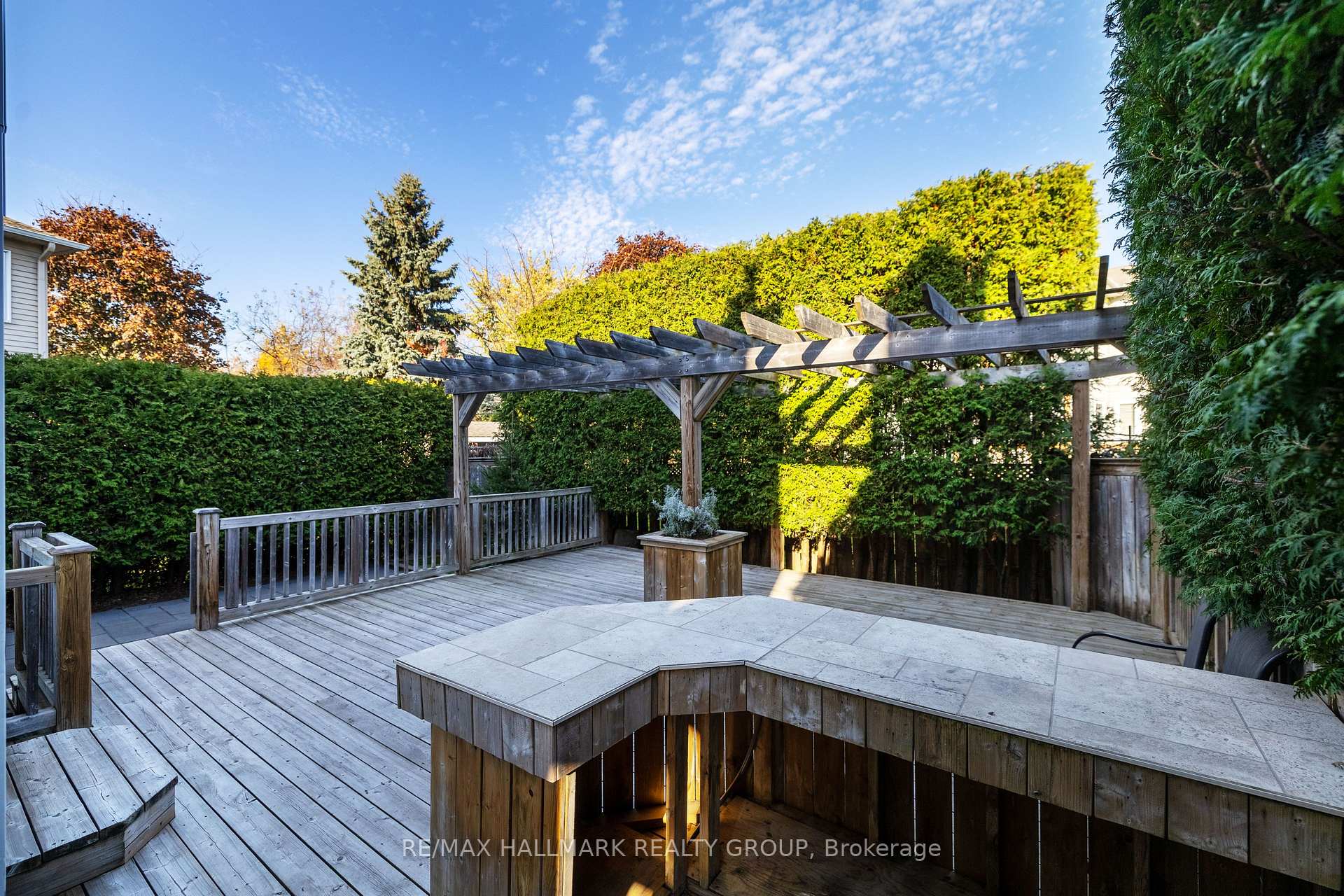 Photo 37 of 124 Sai Crescent, Ottawa, Hunt Club Park — HOMEH