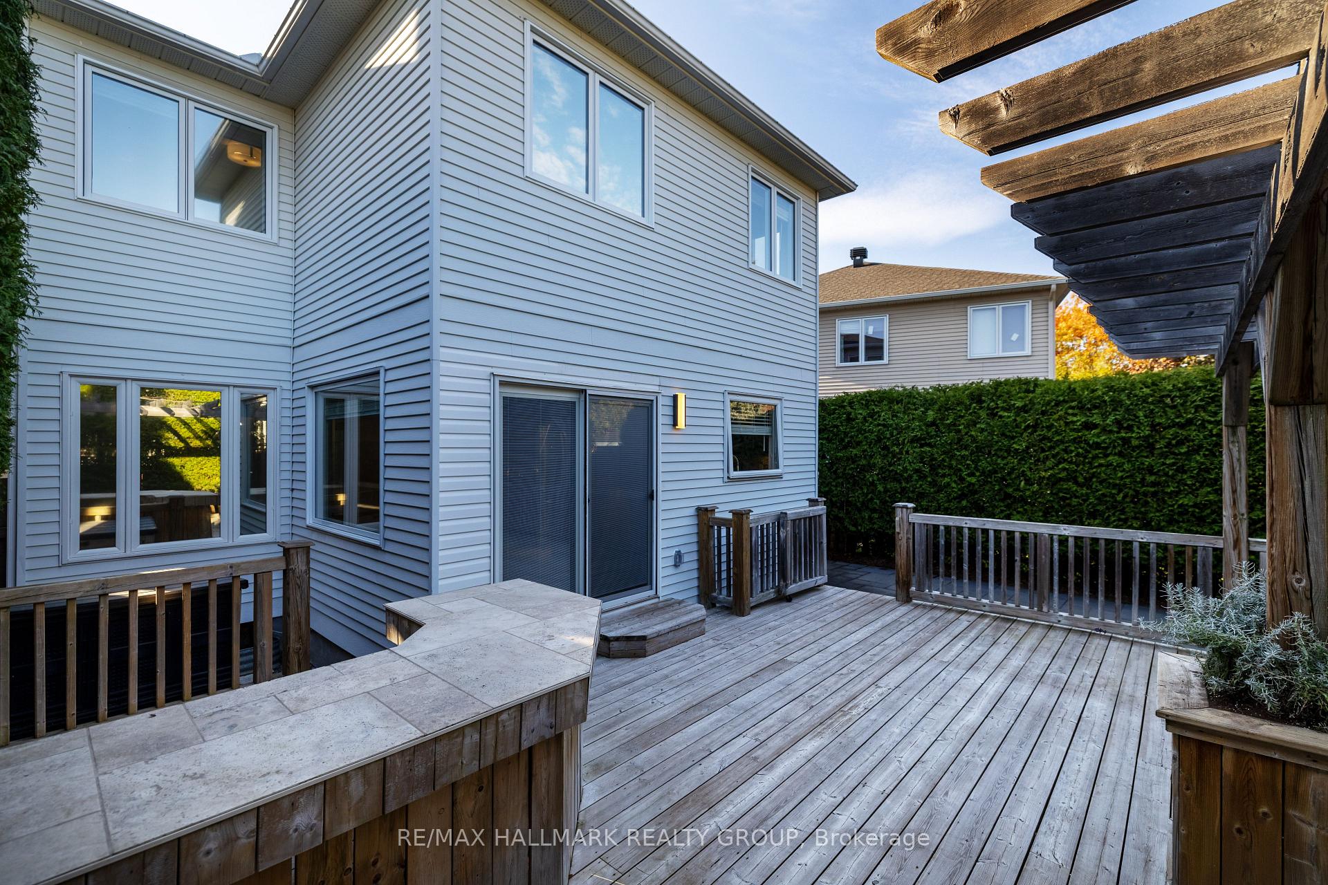 Photo 39 of 124 Sai Crescent, Ottawa, Hunt Club Park — HOMEH