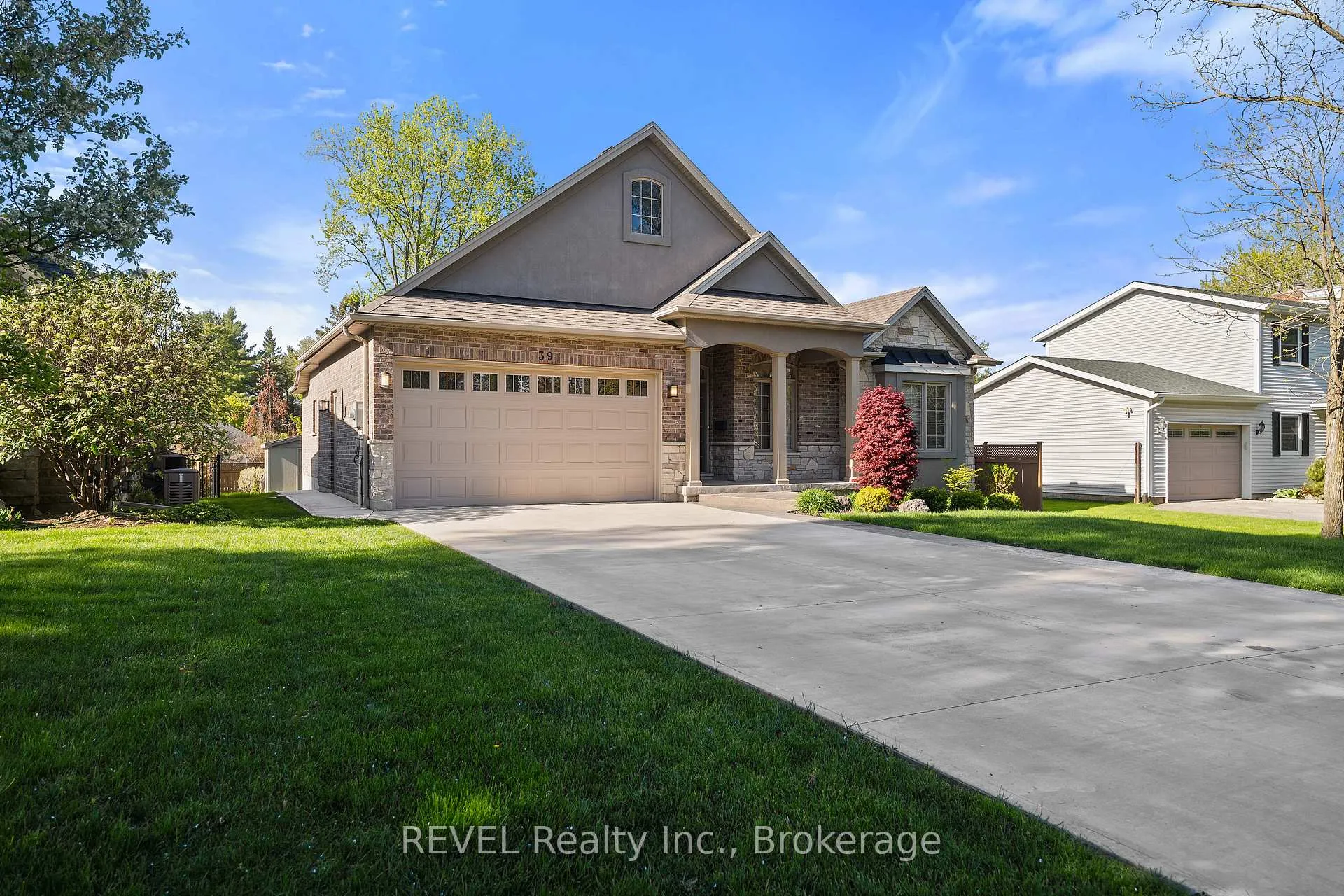 Photo 2 of 39 Hurricane Road, Pelham, Fonthill — HOMEH