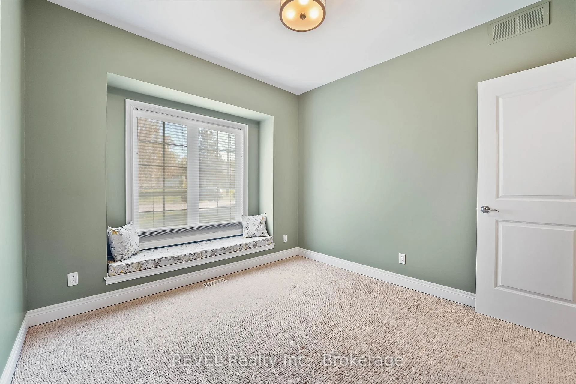 Photo 24 of 39 Hurricane Road, Pelham, Fonthill — HOMEH