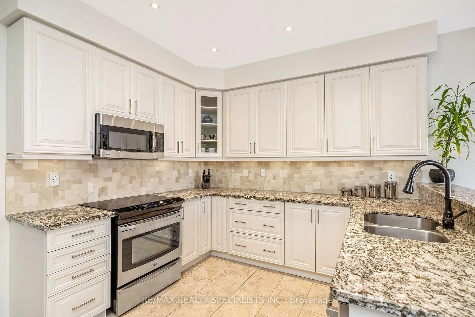 Photo 9 of 1440 Rolph Terrace, Milton, Beaty — HOMEH