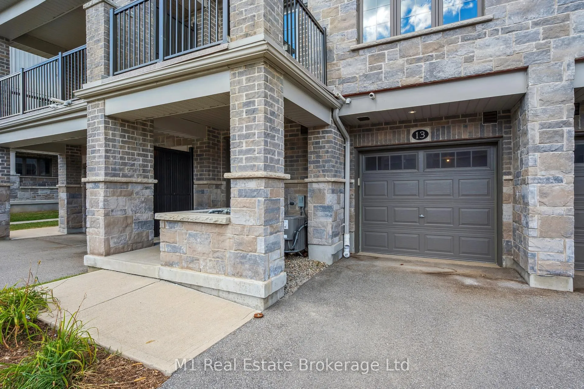 Photo 8 of 13 Meadowridge Street, Kitchener — HOMEH