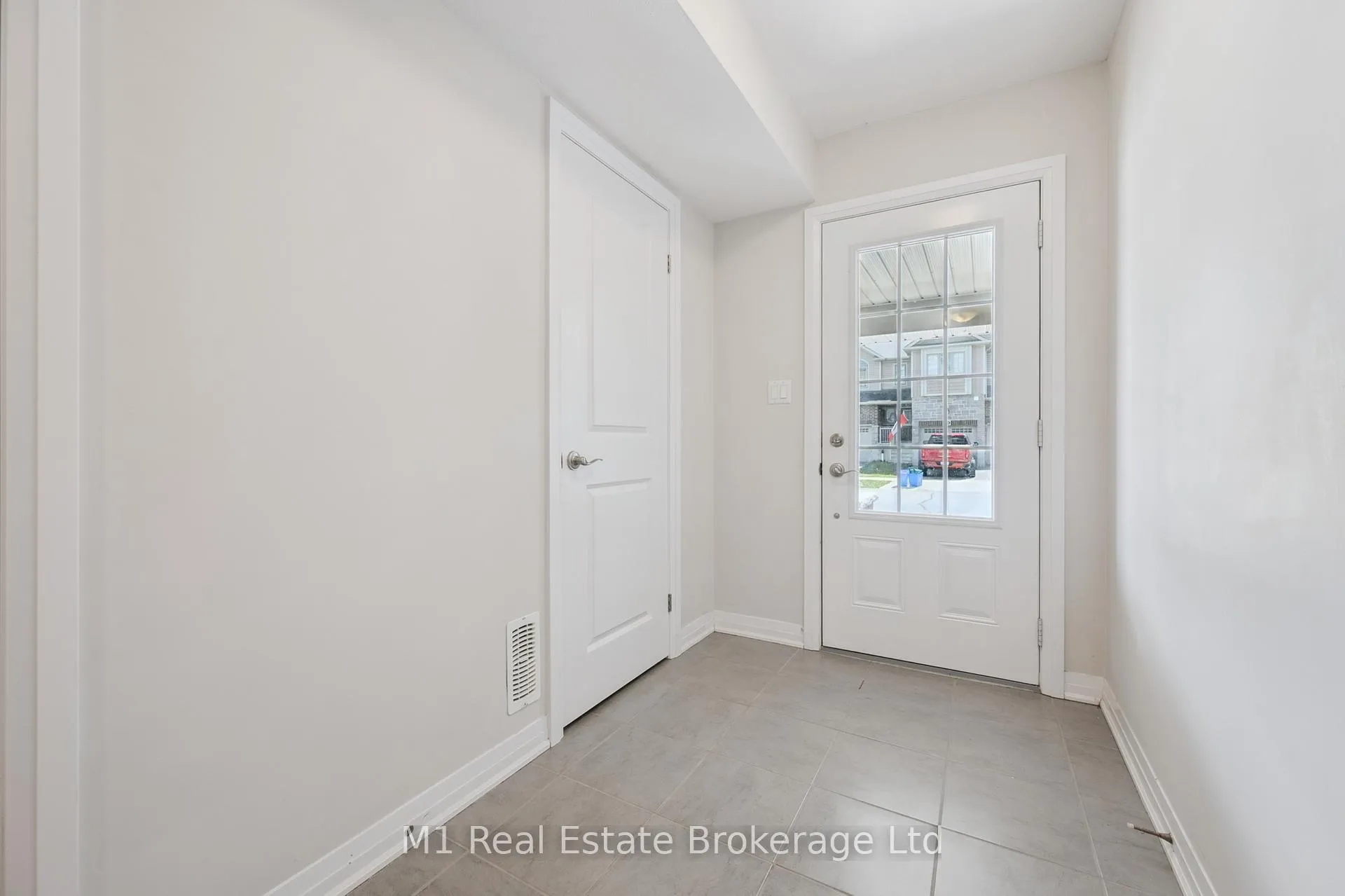 Photo 11 of 13 Meadowridge Street, Kitchener — HOMEH