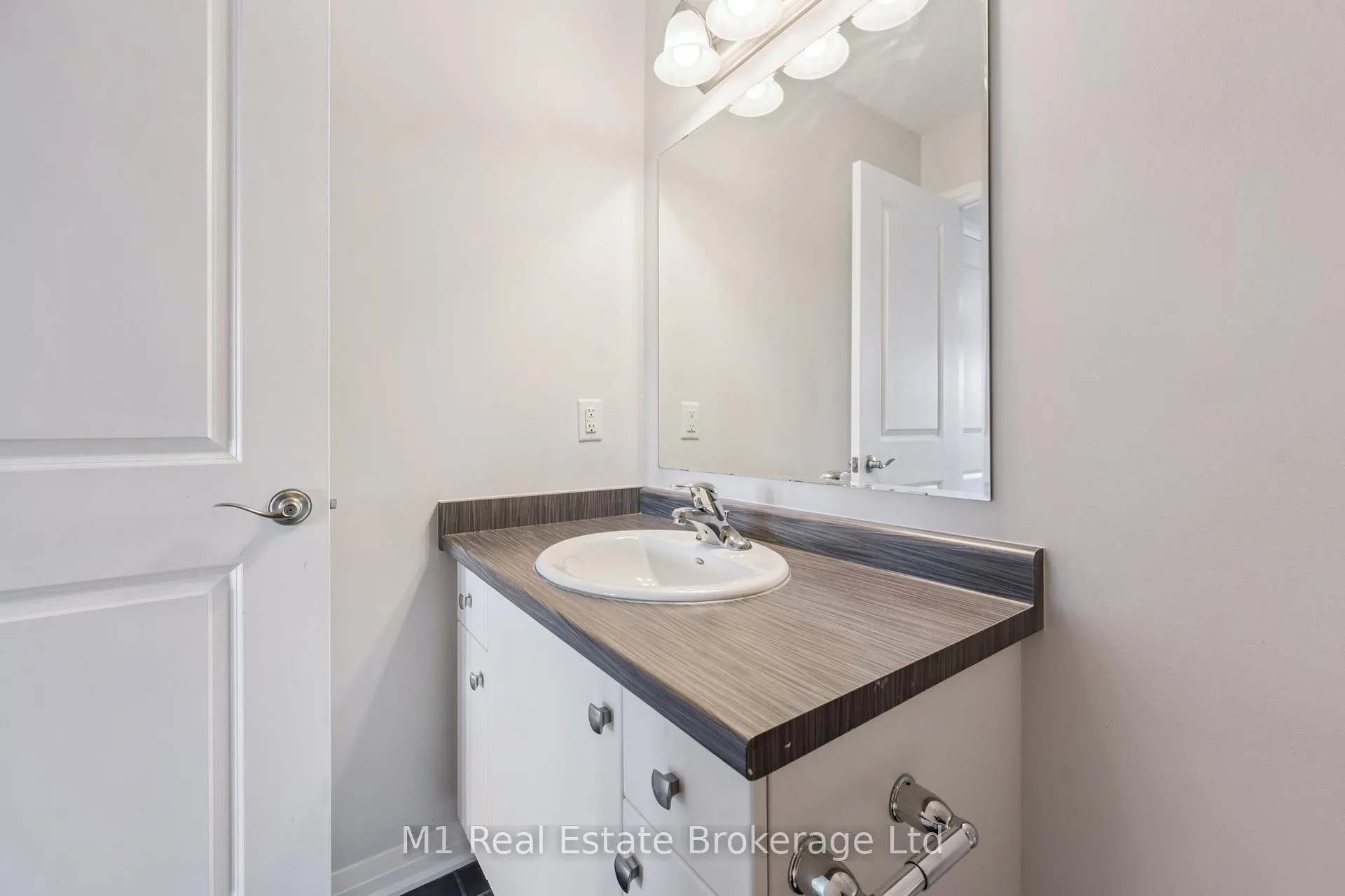 Photo 31 of 13 Meadowridge Street, Kitchener — HOMEH
