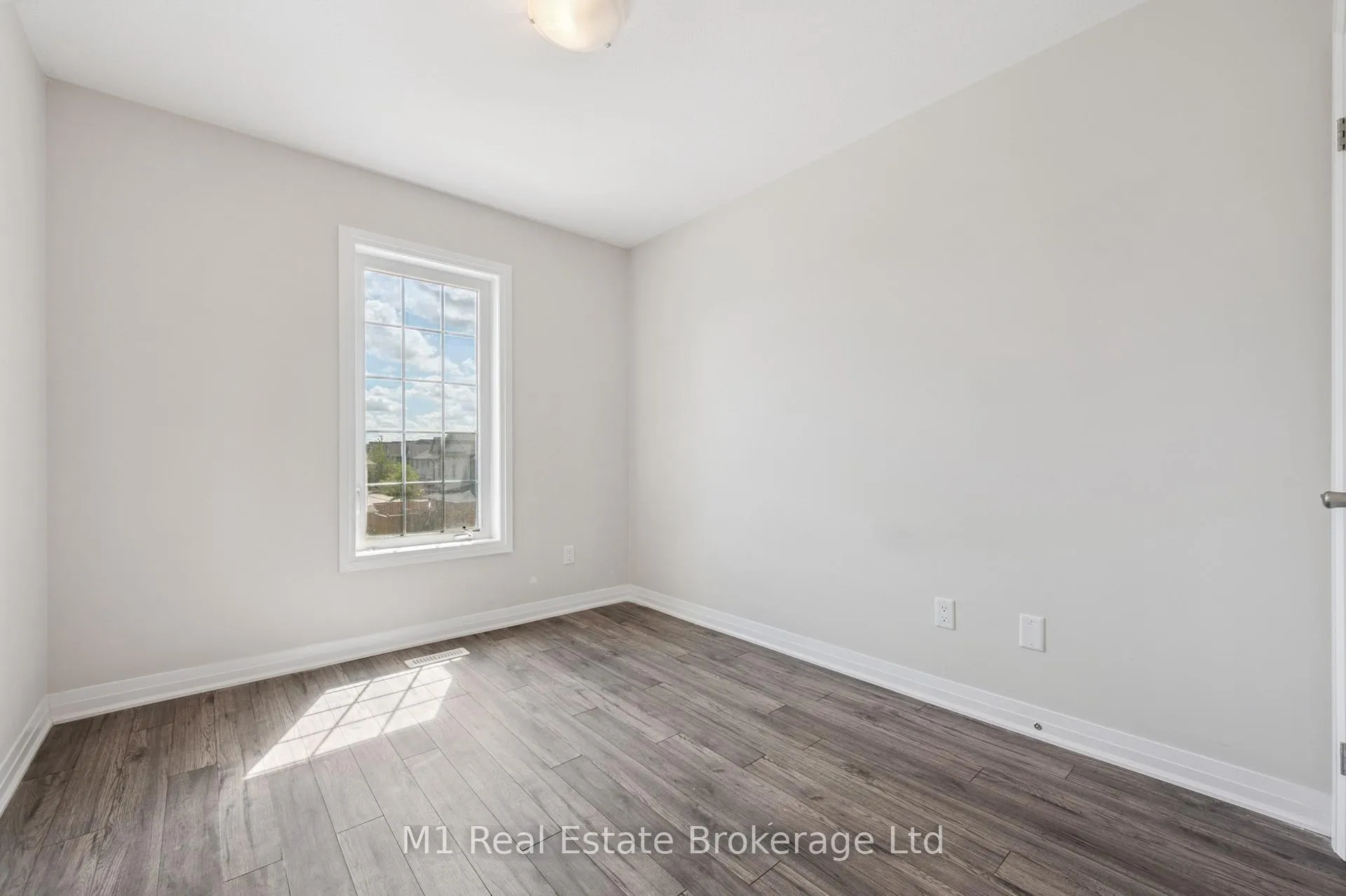Photo 32 of 13 Meadowridge Street, Kitchener — HOMEH