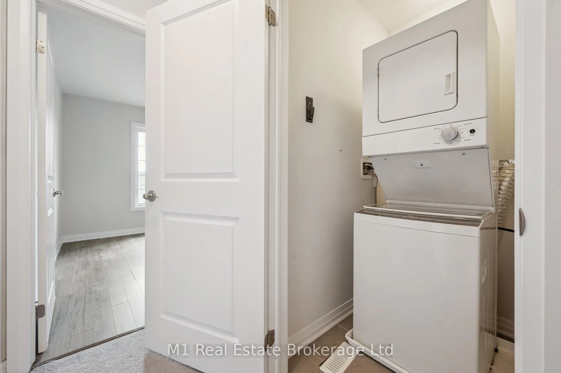Photo 36 of 13 Meadowridge Street, Kitchener — HOMEH