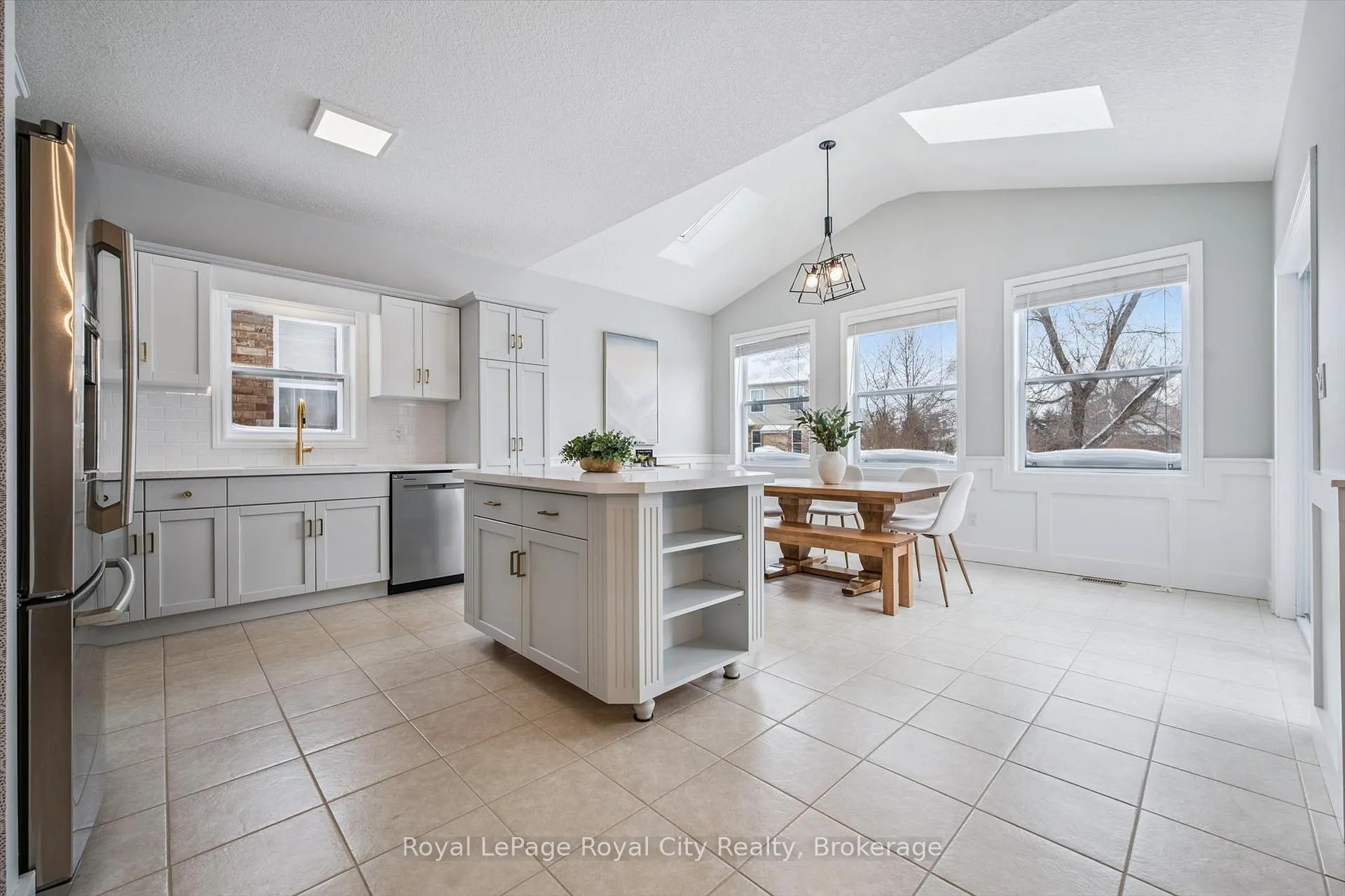 Photo 10 of 73 Amsterdam Crescent, Guelph, Pineridge/Westminster Woods — HOMEH