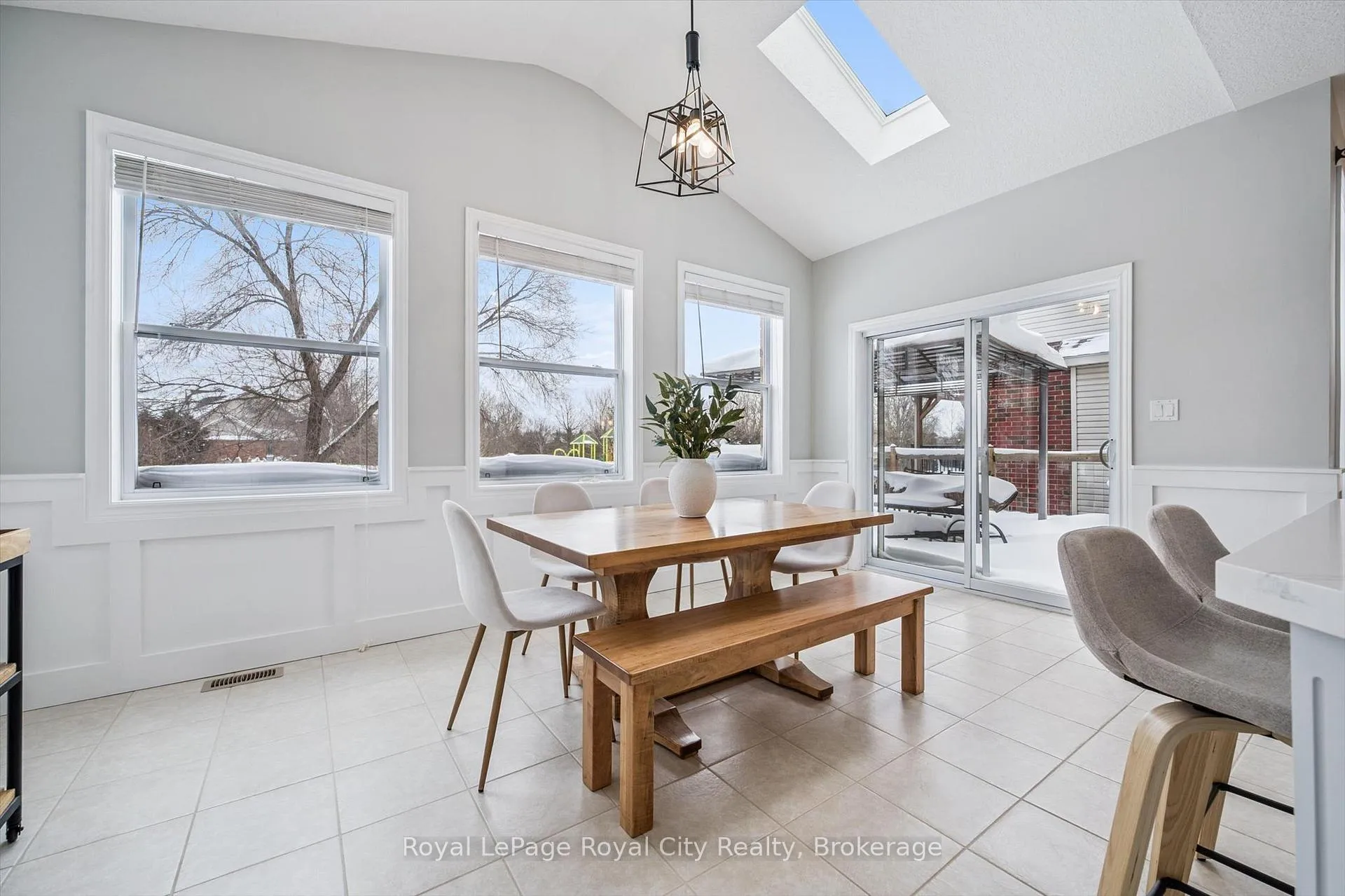 Photo 11 of 73 Amsterdam Crescent, Guelph, Pineridge/Westminster Woods — HOMEH