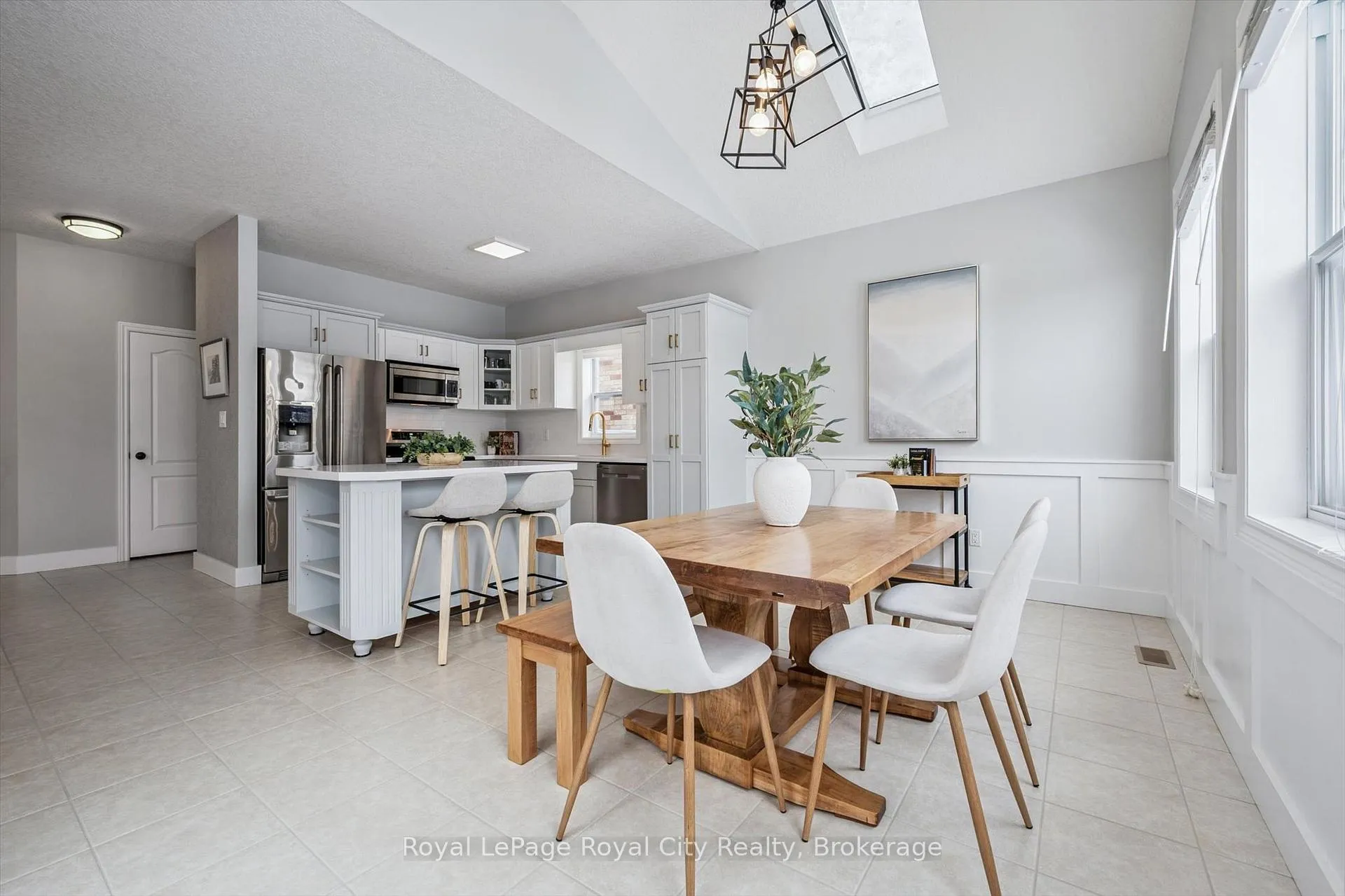 Photo 12 of 73 Amsterdam Crescent, Guelph, Pineridge/Westminster Woods — HOMEH