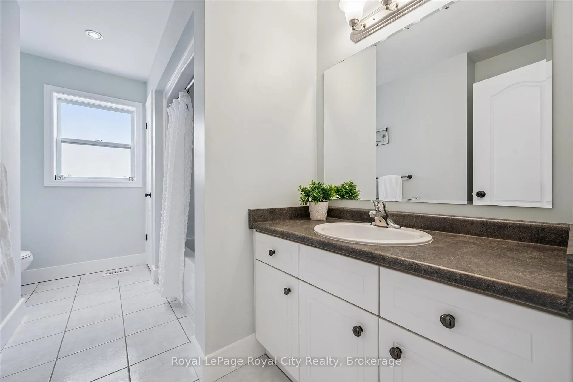 Photo 32 of 73 Amsterdam Crescent, Guelph, Pineridge/Westminster Woods — HOMEH
