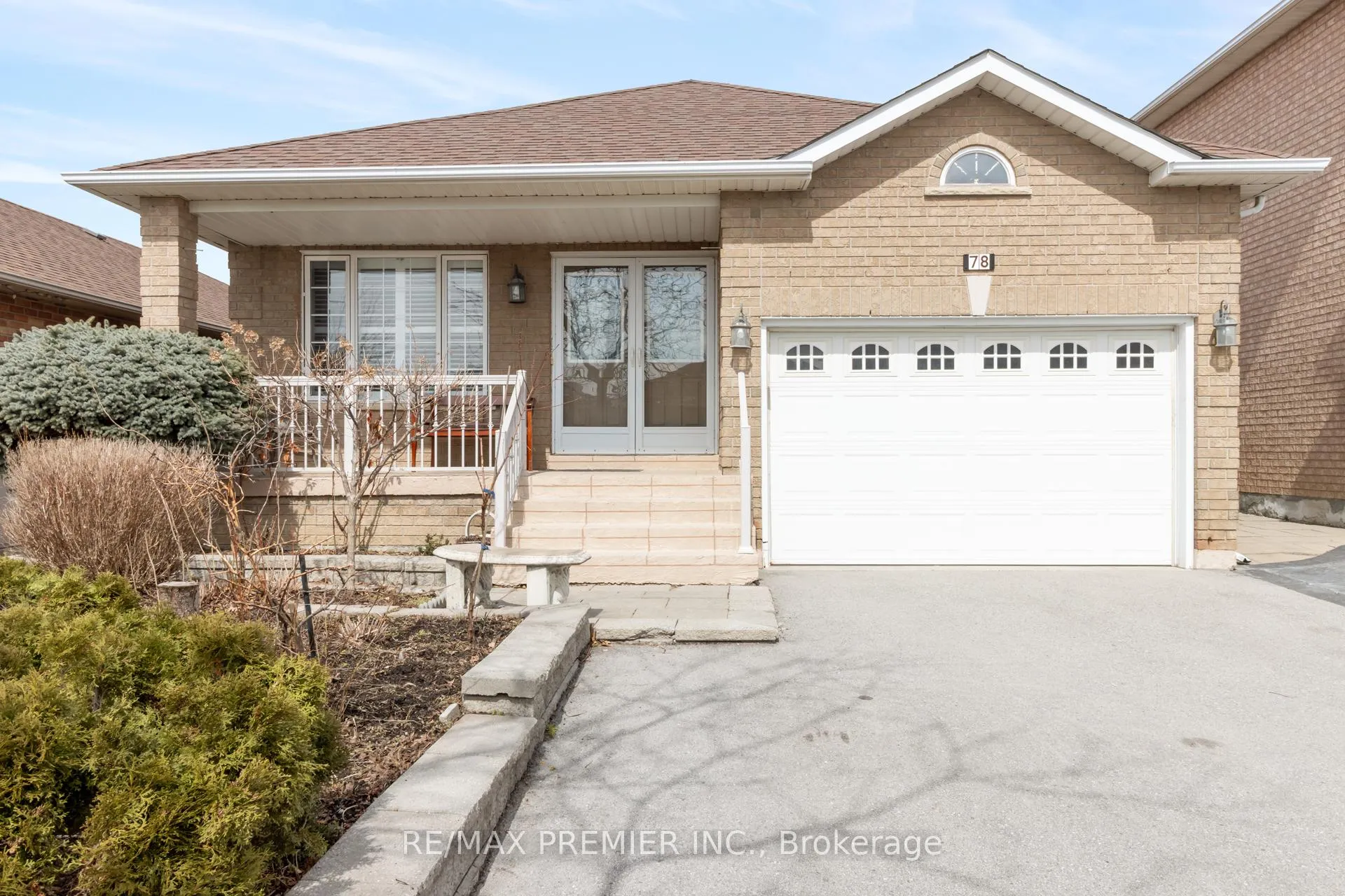 Photo 2 of 78 Rosanna Crescent, Vaughan, Maple — HOMEH