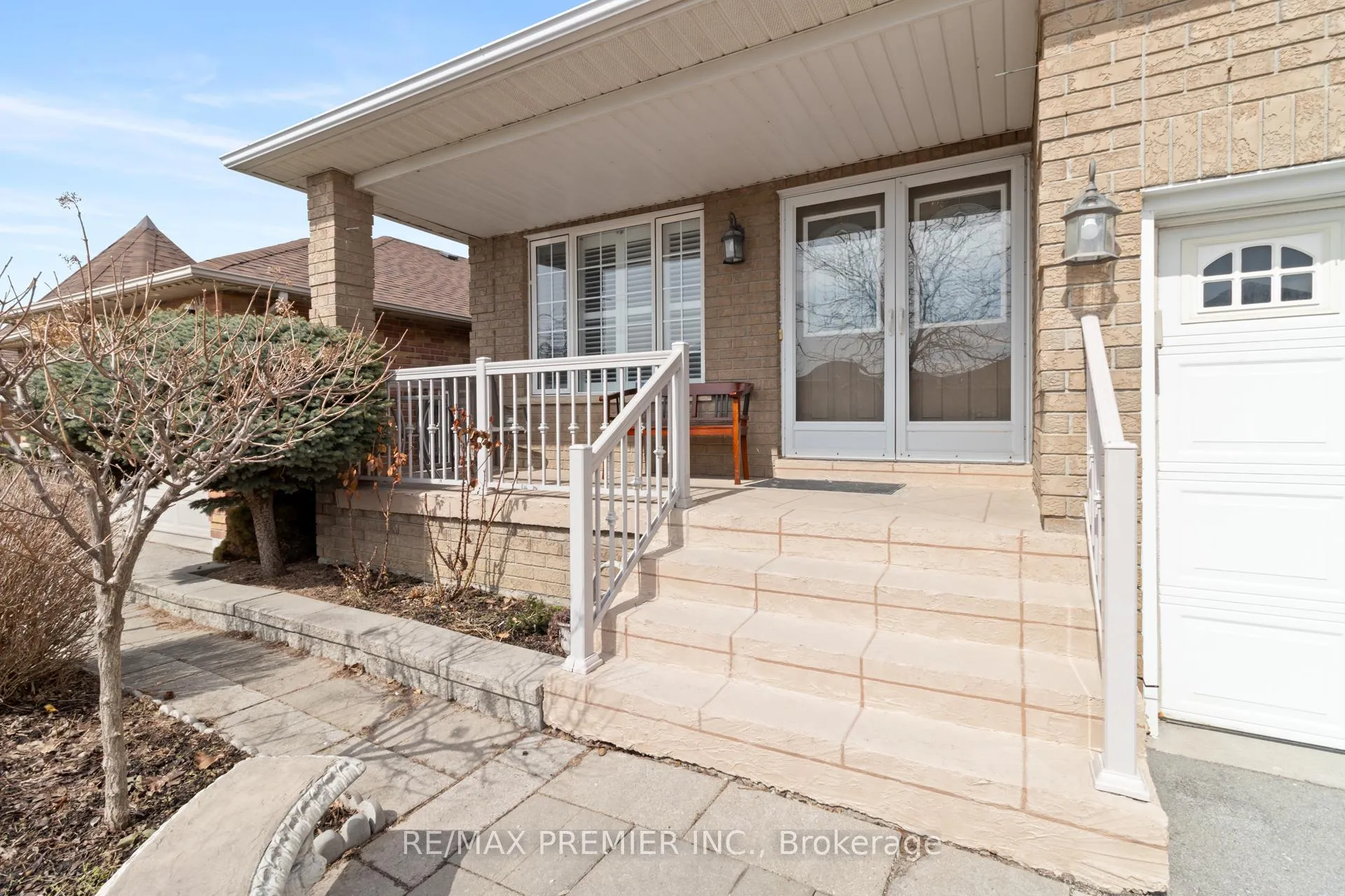 Photo 3 of 78 Rosanna Crescent, Vaughan, Maple — HOMEH