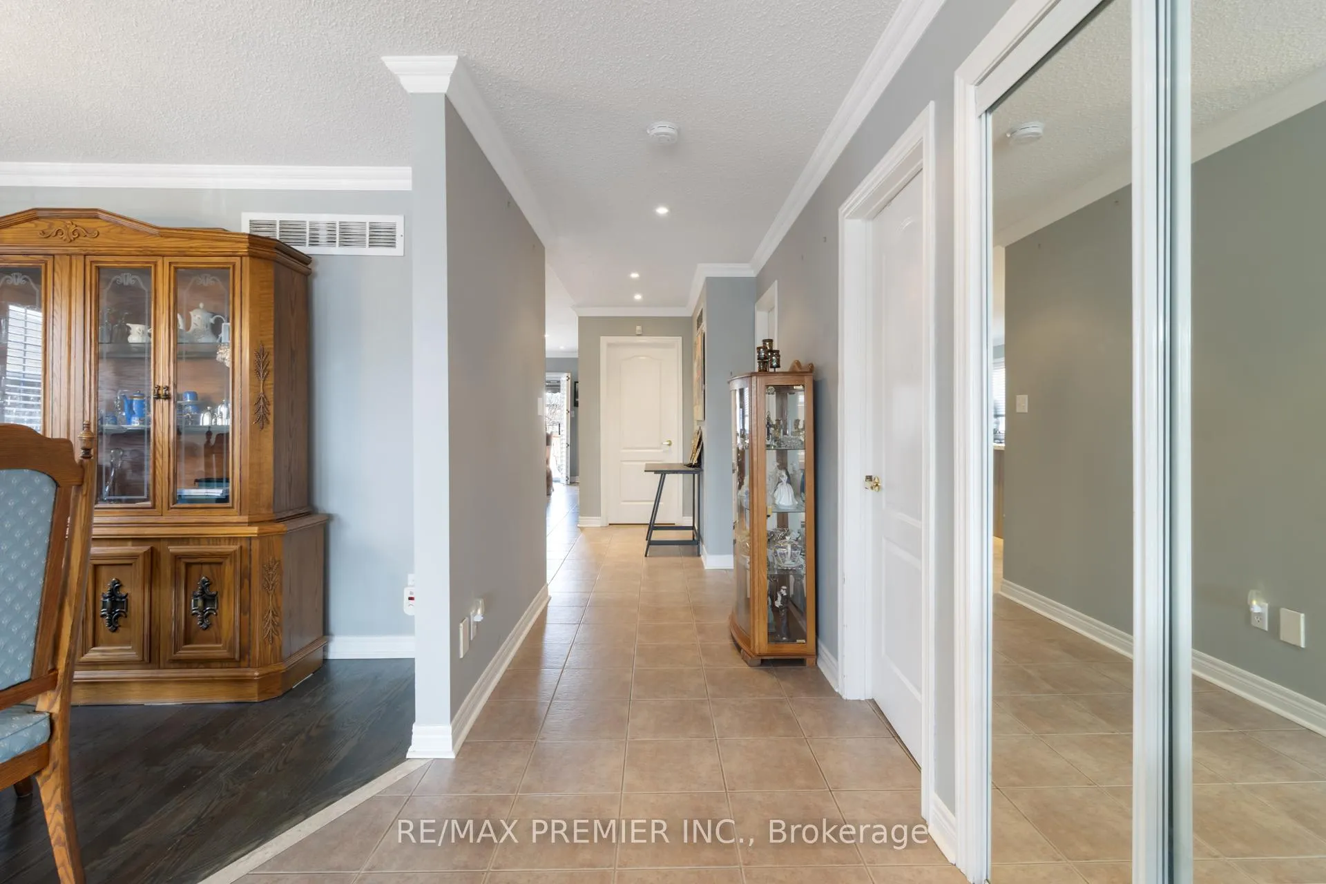 Photo 10 of 78 Rosanna Crescent, Vaughan, Maple — HOMEH
