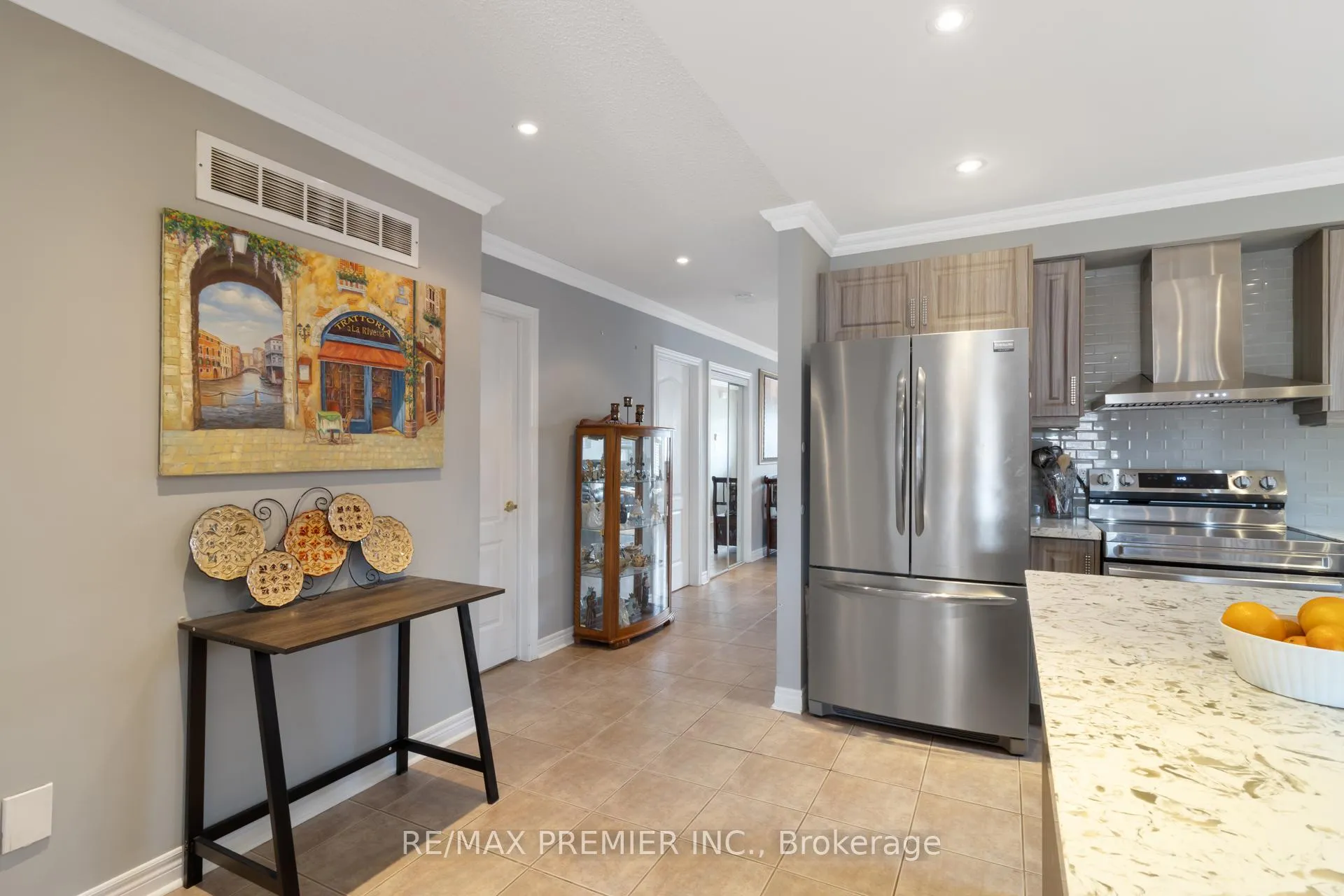 Photo 11 of 78 Rosanna Crescent, Vaughan, Maple — HOMEH