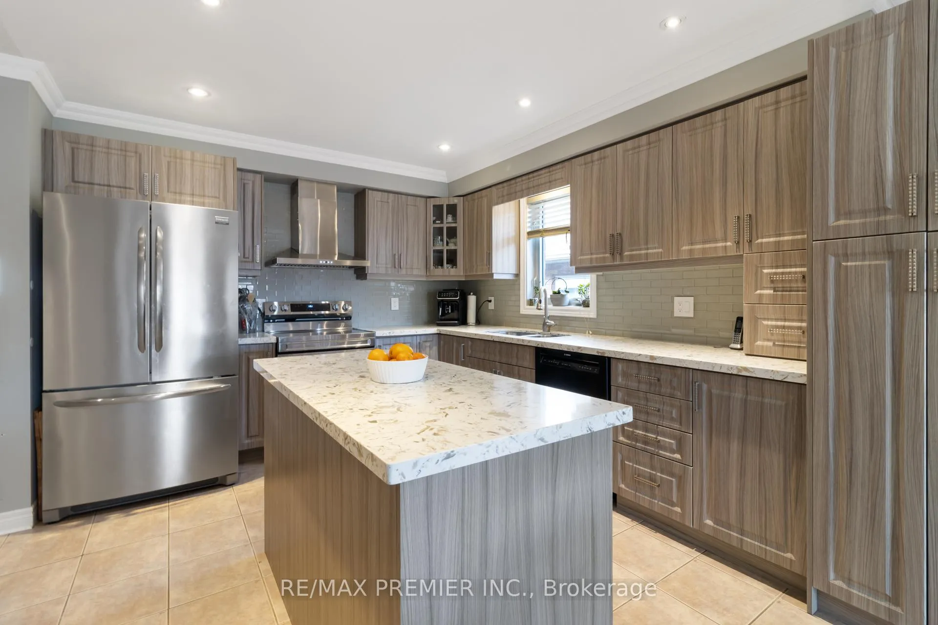 Photo 12 of 78 Rosanna Crescent, Vaughan, Maple — HOMEH