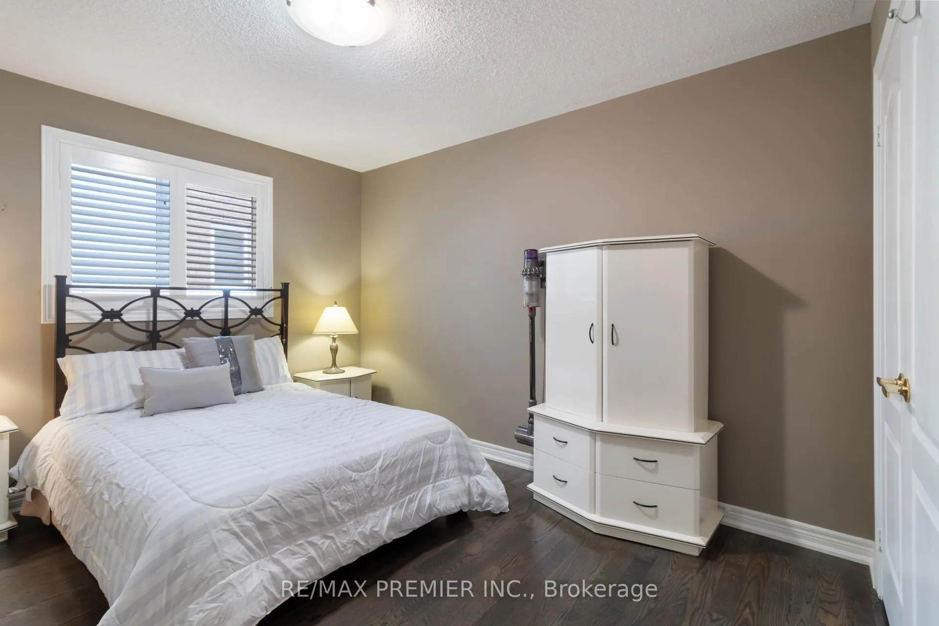 Photo 18 of 78 Rosanna Crescent, Vaughan, Maple — HOMEH