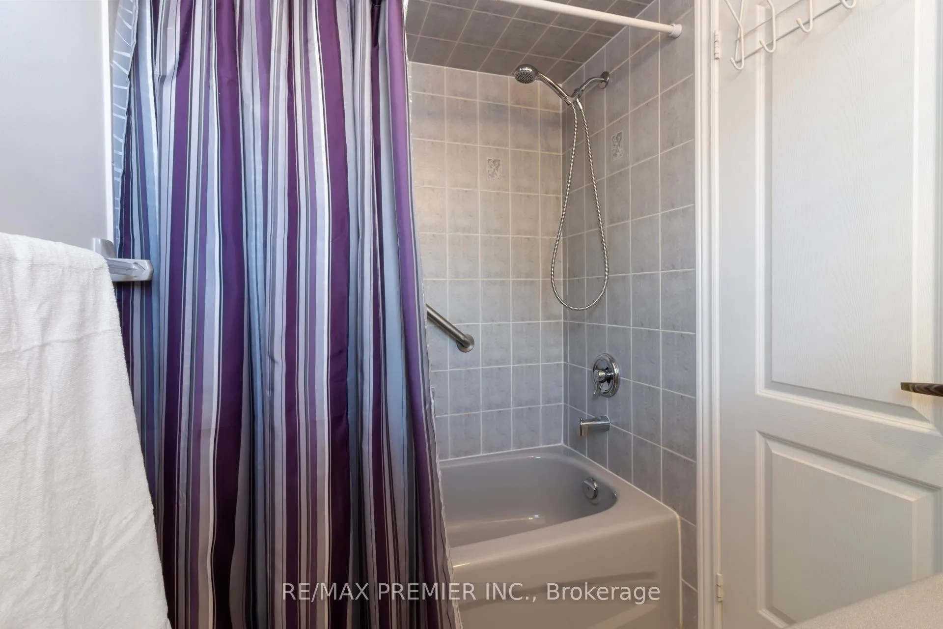 Photo 22 of 78 Rosanna Crescent, Vaughan, Maple — HOMEH