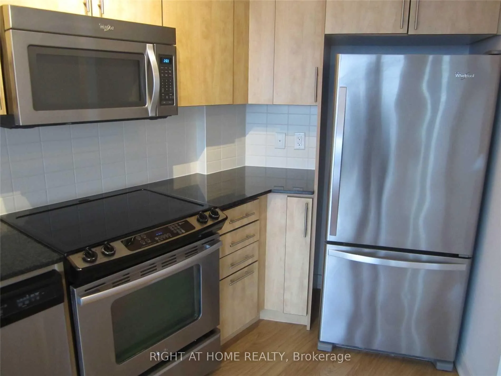 Photo 4 of Unit 1108, 60 Berwick Avenue, Toronto, Yonge-Eglinton — HOMEH